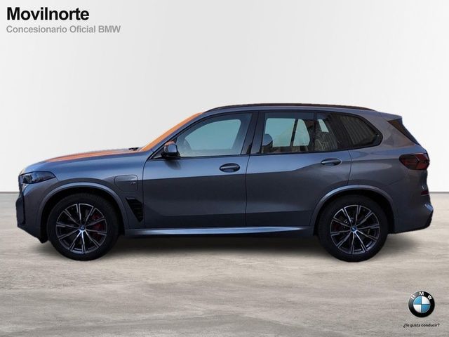 Fotos de BMW X5 xDrive50e color Gris. Año 2024. 360KW(489CV). Híbrido Electro/Gasolina. En concesionario Movilnorte El Carralero de Madrid