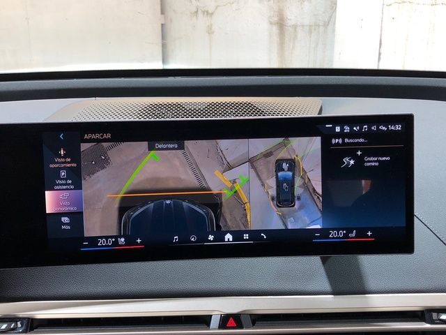 BMW iX xDrive40 color Negro. Año 2024. 240KW(326CV). Eléctrico. En concesionario Movilnorte El Plantio de Madrid