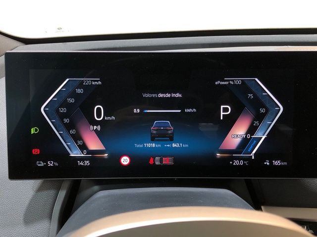 BMW iX xDrive40 color Negro. Año 2024. 240KW(326CV). Eléctrico. En concesionario Movilnorte El Plantio de Madrid