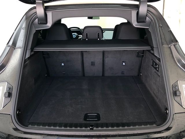 BMW iX xDrive40 color Negro. Año 2024. 240KW(326CV). Eléctrico. En concesionario Movilnorte El Plantio de Madrid