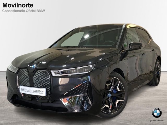 BMW iX xDrive40 color Negro. Año 2024. 240KW(326CV). Eléctrico. En concesionario Movilnorte El Plantio de Madrid