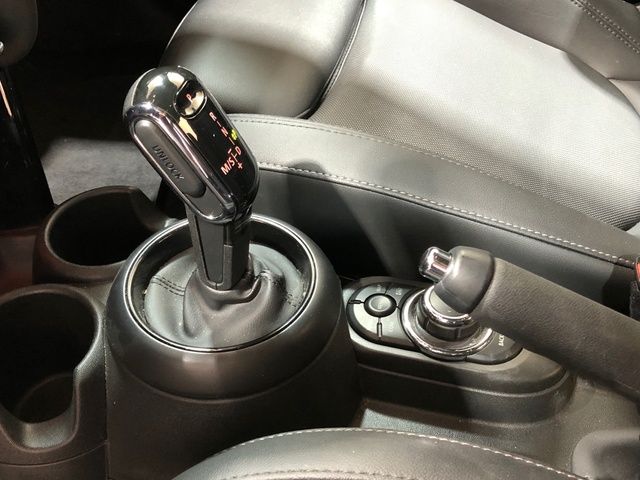 fotoG 16 del MINI MINI Cooper 5 Puertas 100 kW (136 CV) 136cv Gasolina del 2022 en Madrid