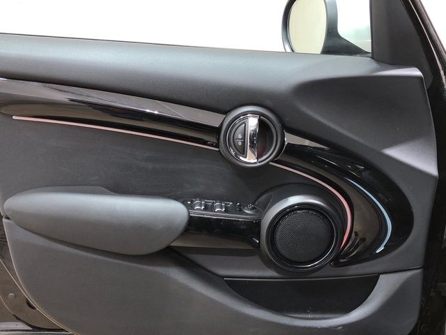 fotoG 14 del MINI MINI Cooper 5 Puertas 100 kW (136 CV) 136cv Gasolina del 2022 en Madrid