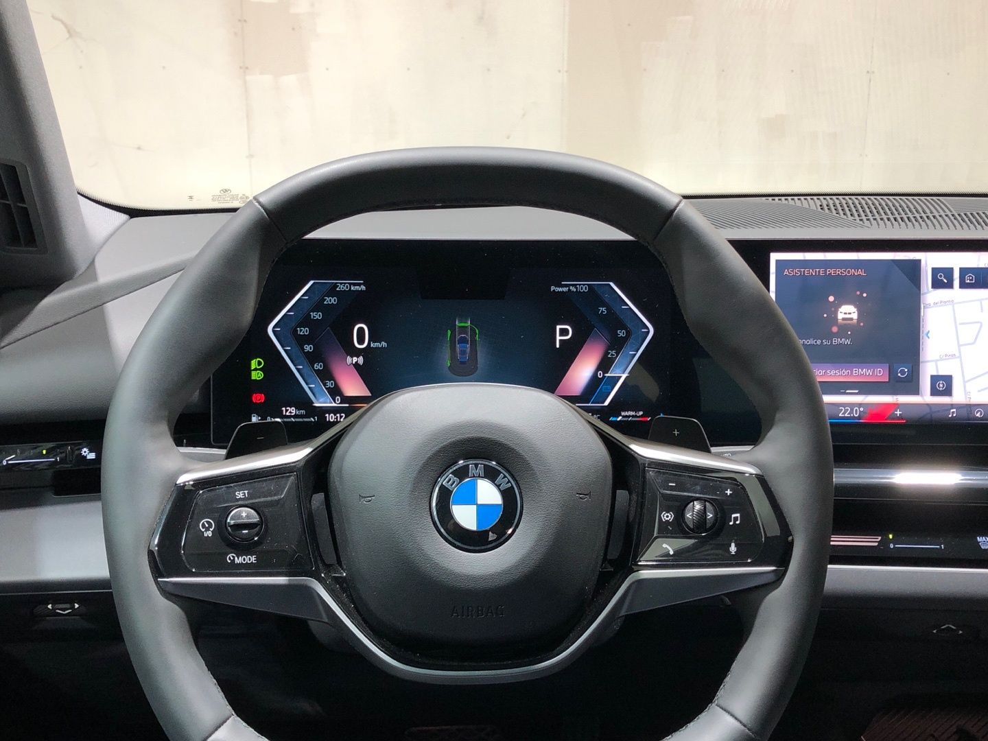 BMW Serie 5 520i color Negro. Año 2024. 153KW(208CV). Gasolina. En concesionario Movilnorte El Carralero de Madrid