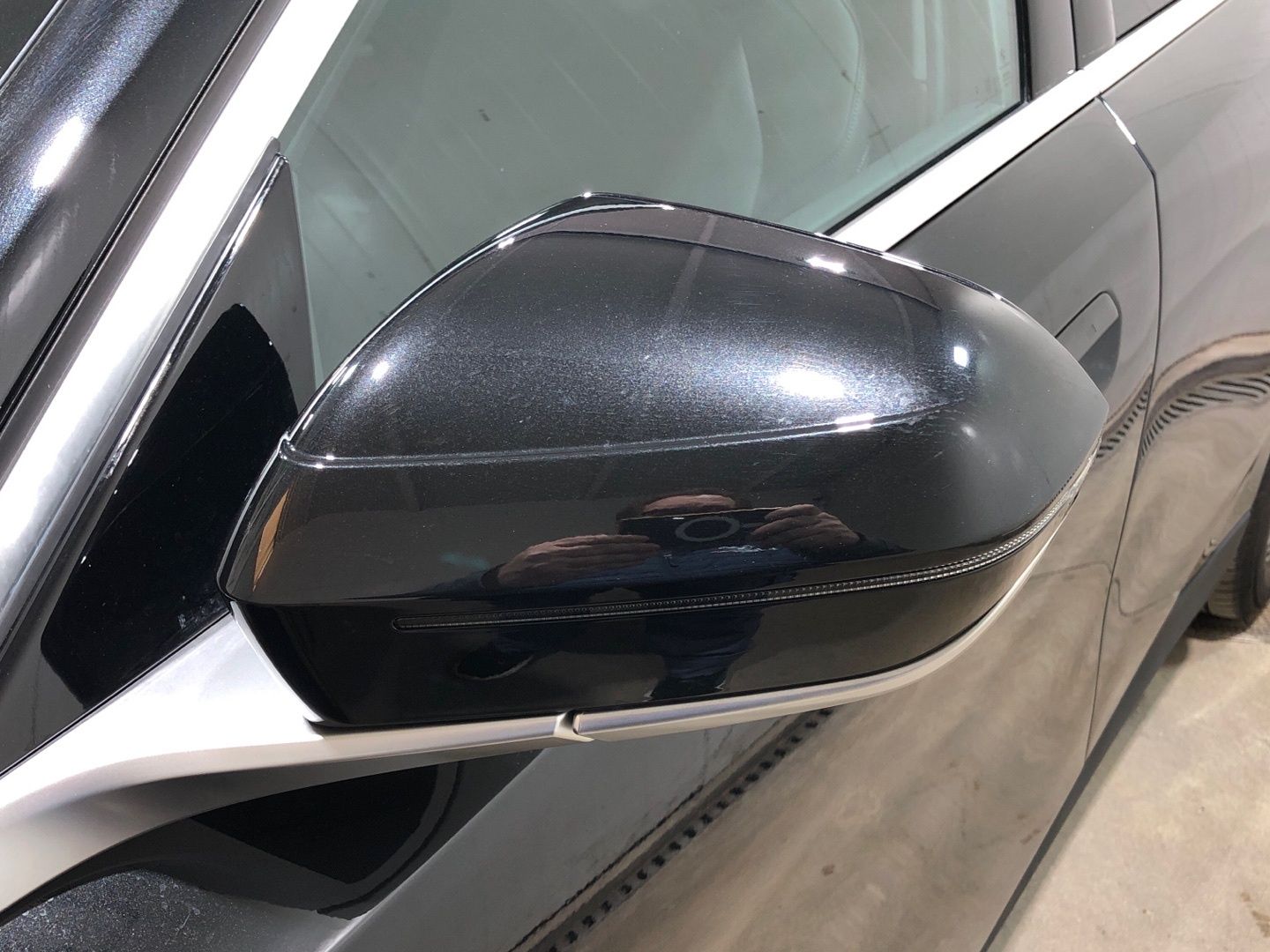 BMW Serie 5 520i color Negro. Año 2024. 153KW(208CV). Gasolina. En concesionario Movilnorte El Carralero de Madrid