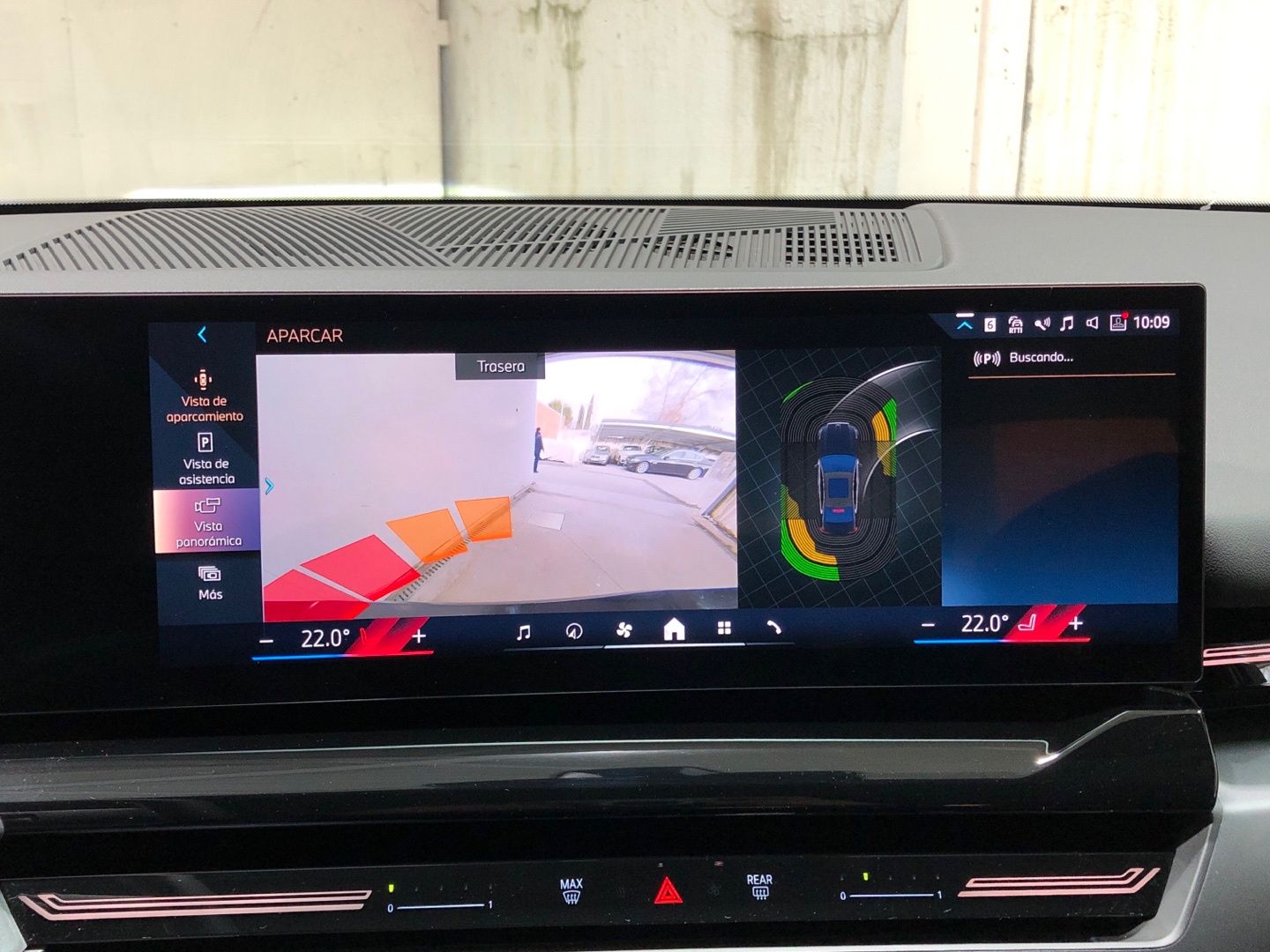 BMW Serie 5 520i color Negro. Año 2024. 153KW(208CV). Gasolina. En concesionario Movilnorte El Carralero de Madrid