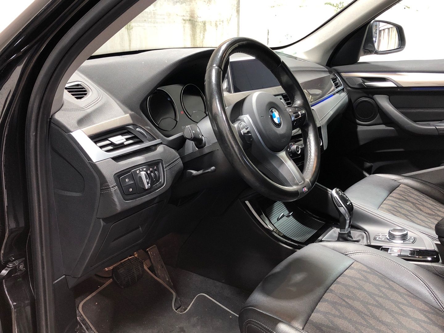 BMW X1 xDrive18d color Negro. Año 2022. 110KW(150CV). Diésel. En concesionario Movilnorte El Carralero de Madrid