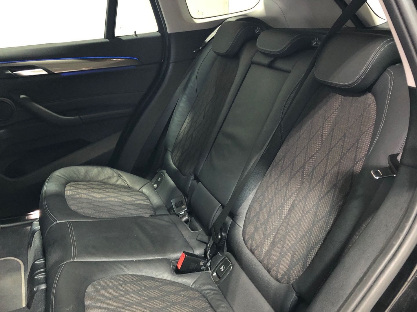 BMW X1 xDrive18d color Negro. Año 2022. 110KW(150CV). Diésel. En concesionario Movilnorte El Carralero de Madrid