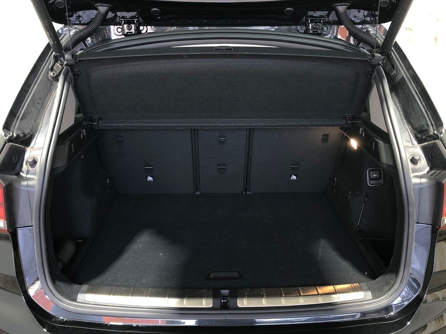 BMW X1 xDrive18d color Negro. Año 2022. 110KW(150CV). Diésel. En concesionario Movilnorte El Carralero de Madrid