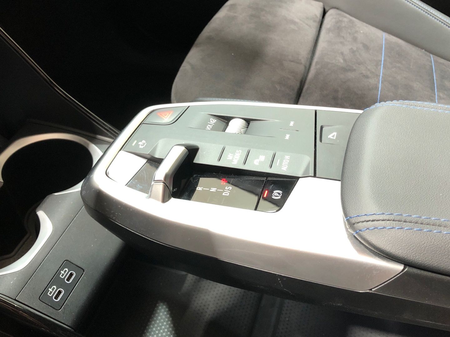 BMW X1 sDrive20d color Blanco. Año 2025. 120KW(163CV). Diésel. En concesionario Movilnorte El Plantio de Madrid