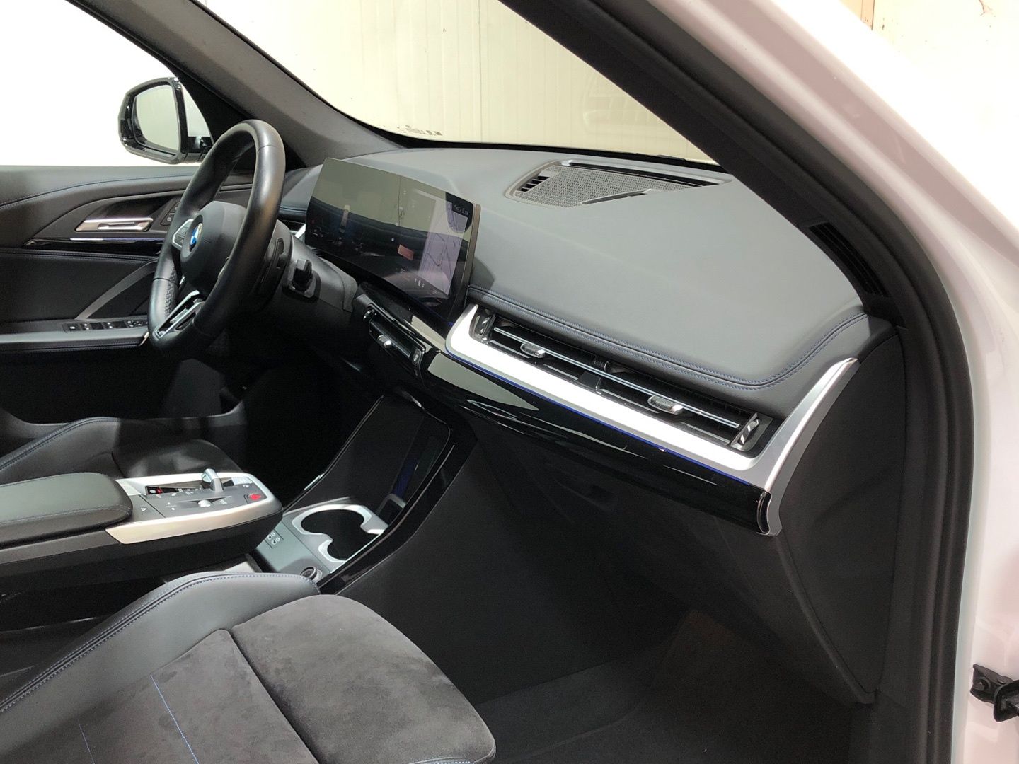 BMW X1 sDrive20d color Blanco. Año 2025. 120KW(163CV). Diésel. En concesionario Movilnorte El Plantio de Madrid