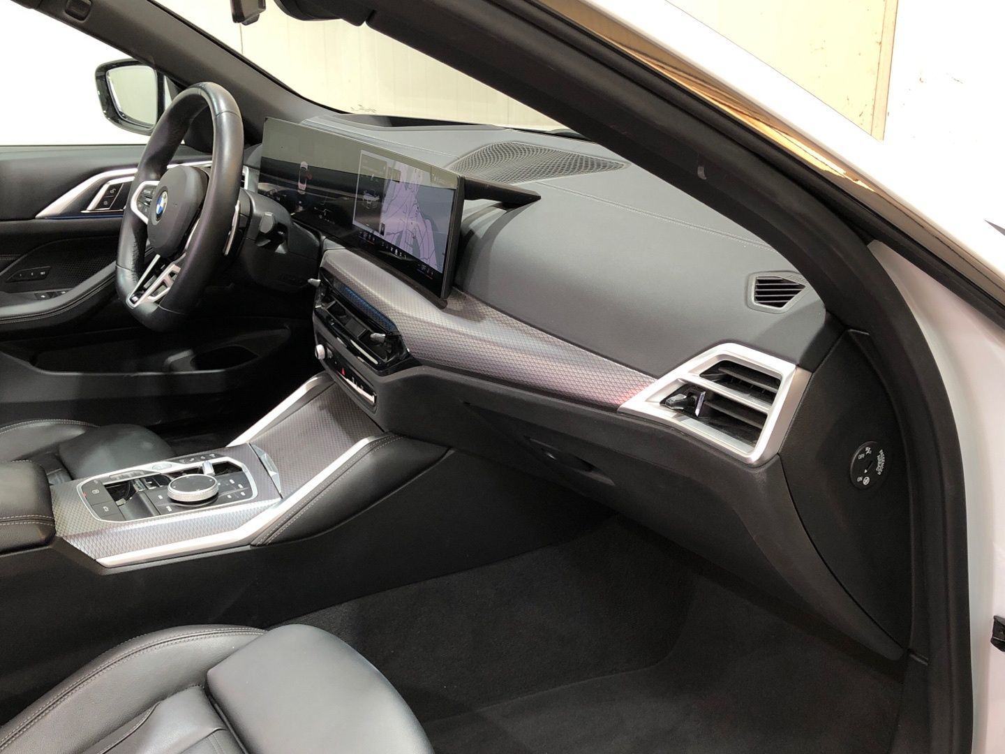 BMW Serie 4 420i Cabrio color Blanco. Año 2025. 135KW(184CV). Gasolina. En concesionario Movilnorte El Carralero de Madrid