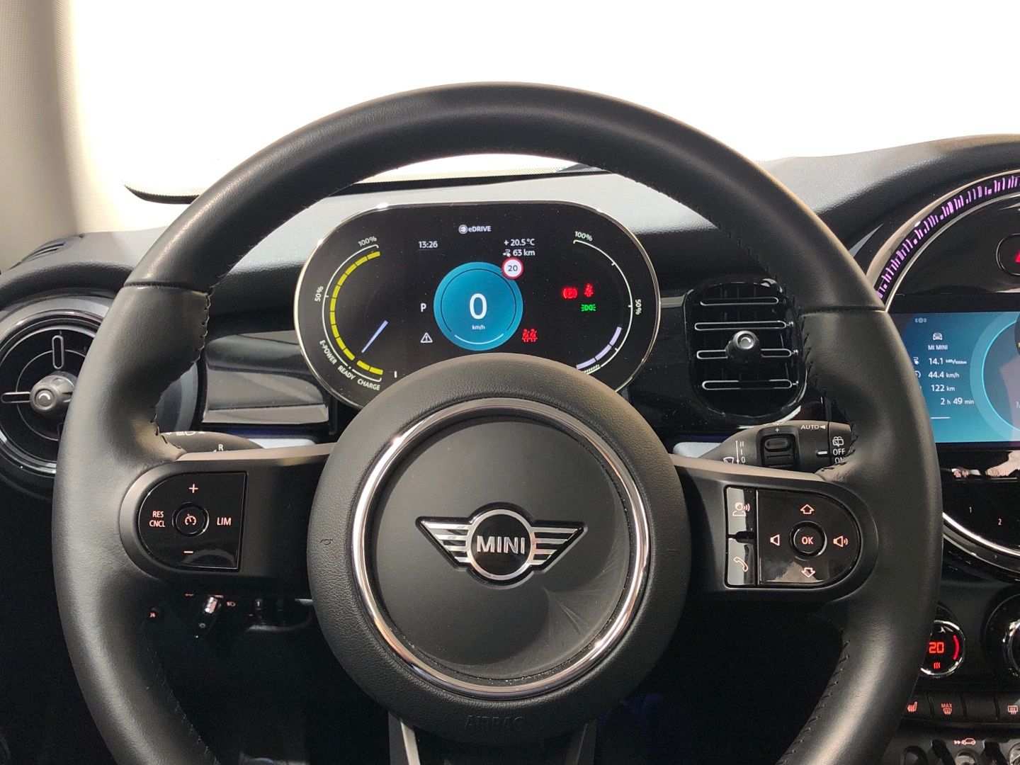 fotoG 13 del MINI MINI Cooper SE 135 kW (184 CV) 184cv Eléctrico del 2023 en Madrid