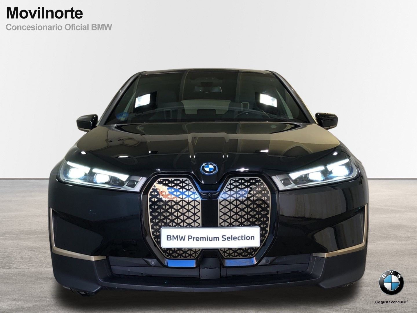 BMW iX xDrive40 color Negro. Año 2021. 240KW(326CV). Eléctrico. En concesionario Movilnorte El Plantio de Madrid