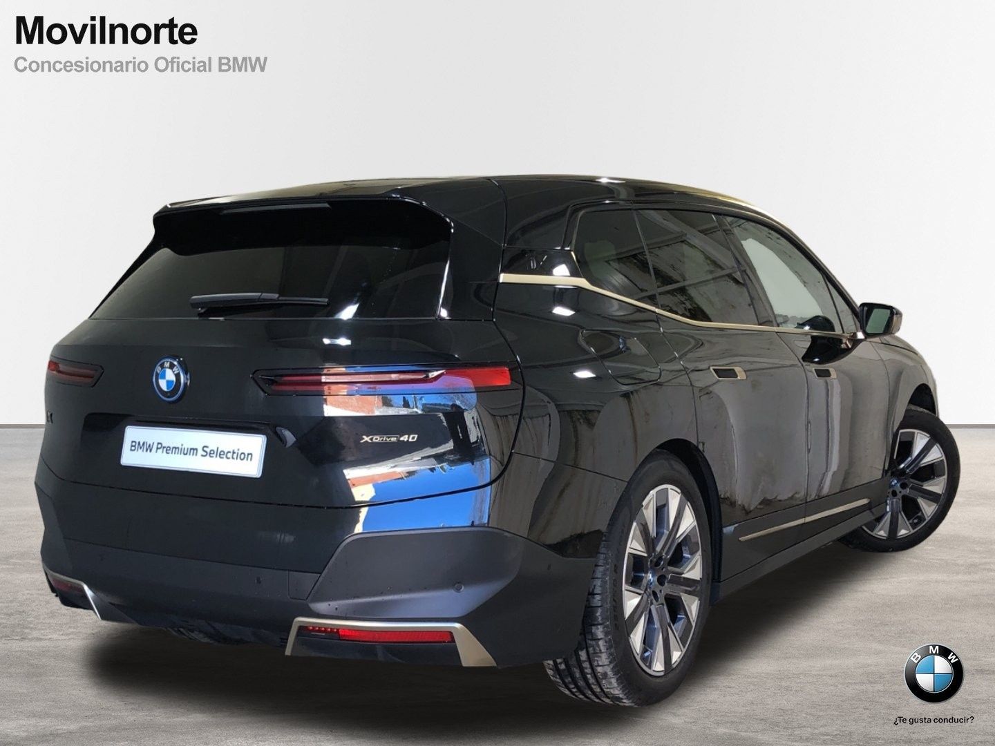 BMW iX xDrive40 color Negro. Año 2021. 240KW(326CV). Eléctrico. En concesionario Movilnorte El Plantio de Madrid
