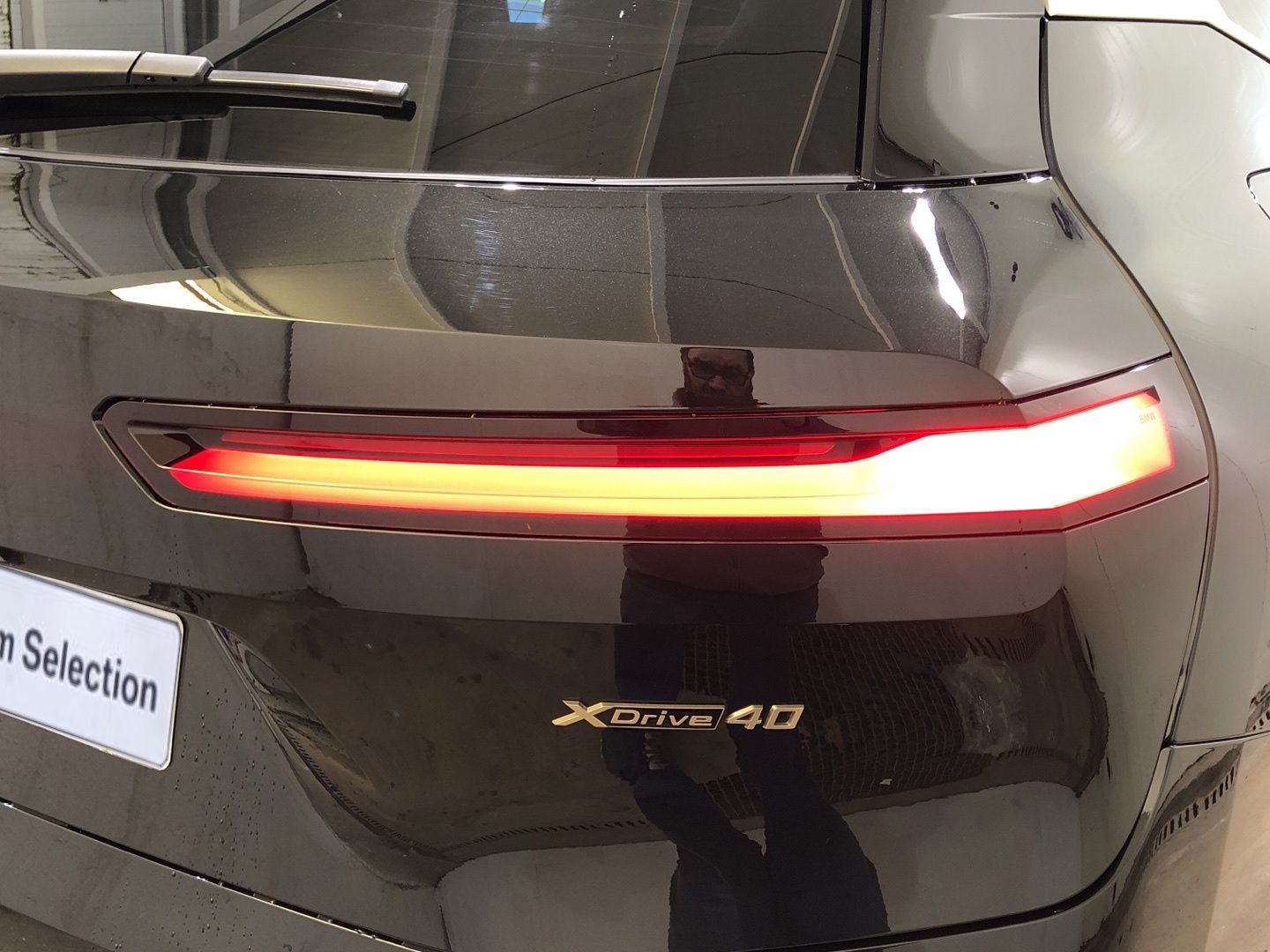 BMW iX xDrive40 color Negro. Año 2021. 240KW(326CV). Eléctrico. En concesionario Movilnorte El Plantio de Madrid