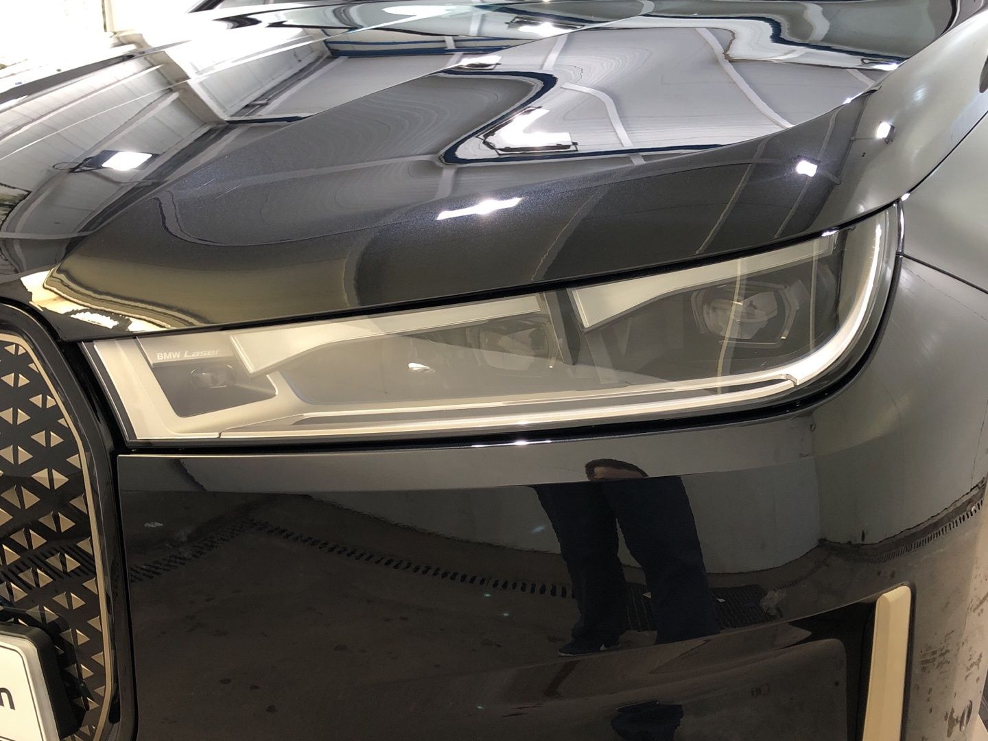 BMW iX xDrive40 color Negro. Año 2021. 240KW(326CV). Eléctrico. En concesionario Movilnorte El Plantio de Madrid