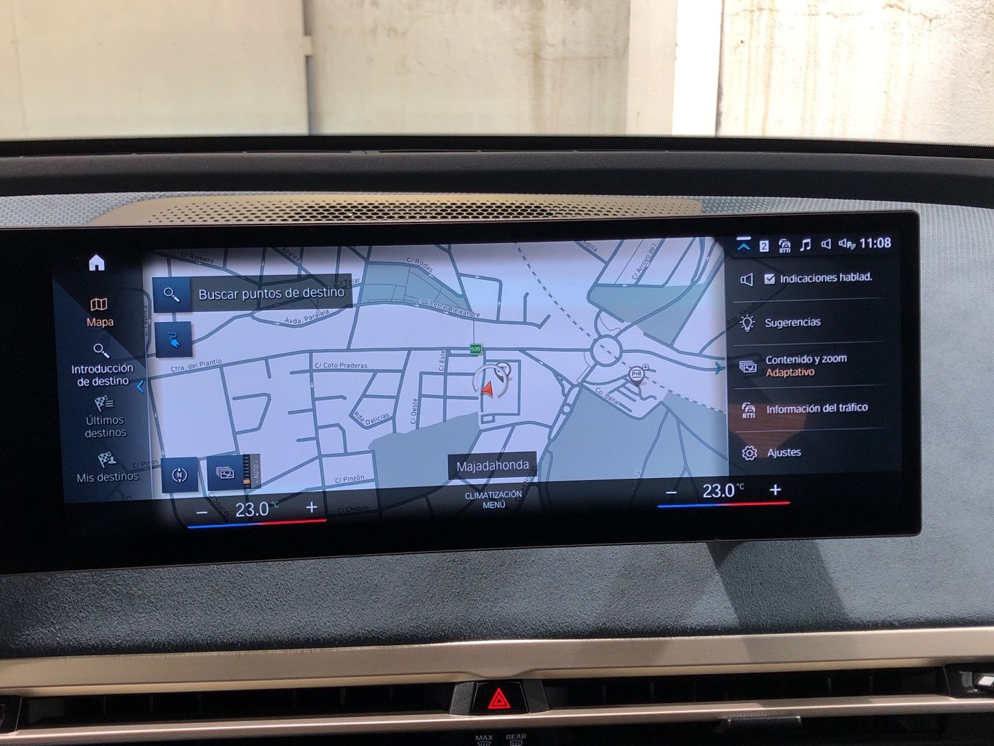 BMW iX xDrive40 color Negro. Año 2021. 240KW(326CV). Eléctrico. En concesionario Movilnorte El Plantio de Madrid