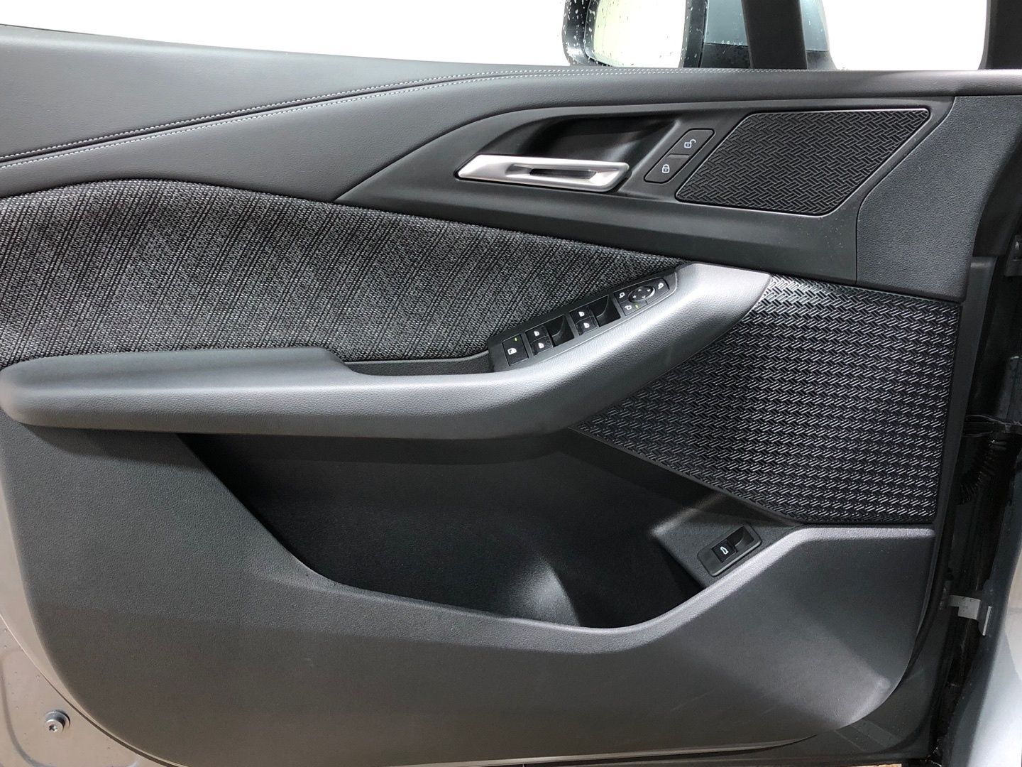 BMW Serie 2 218d Active Tourer color Gris. Año 2025. 110KW(150CV). Diésel. En concesionario Movilnorte El Plantio de Madrid