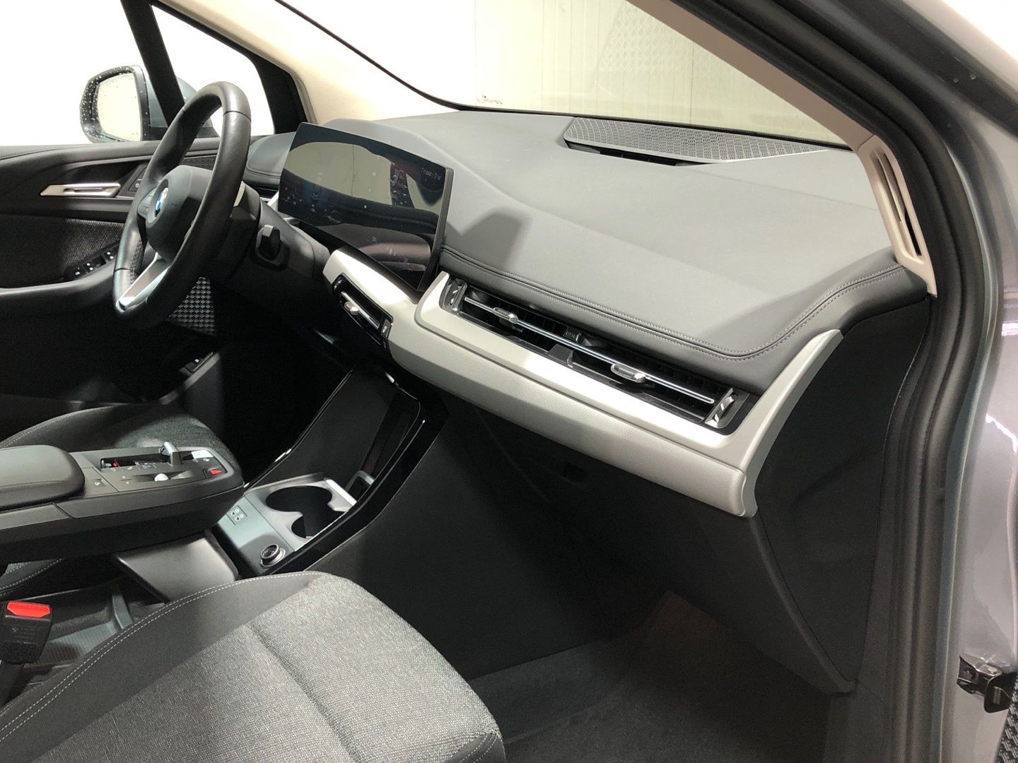 BMW Serie 2 218d Active Tourer color Gris. Año 2025. 110KW(150CV). Diésel. En concesionario Movilnorte El Plantio de Madrid