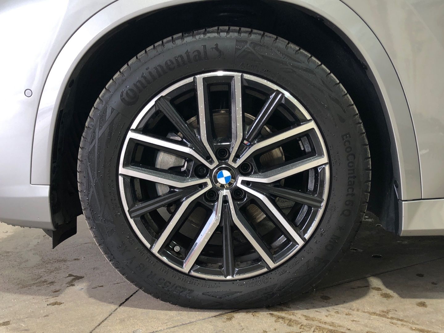 BMW X1 sDrive20d color Gris Plata. Año 2025. 120KW(163CV). Diésel. En concesionario Movilnorte El Plantio de Madrid