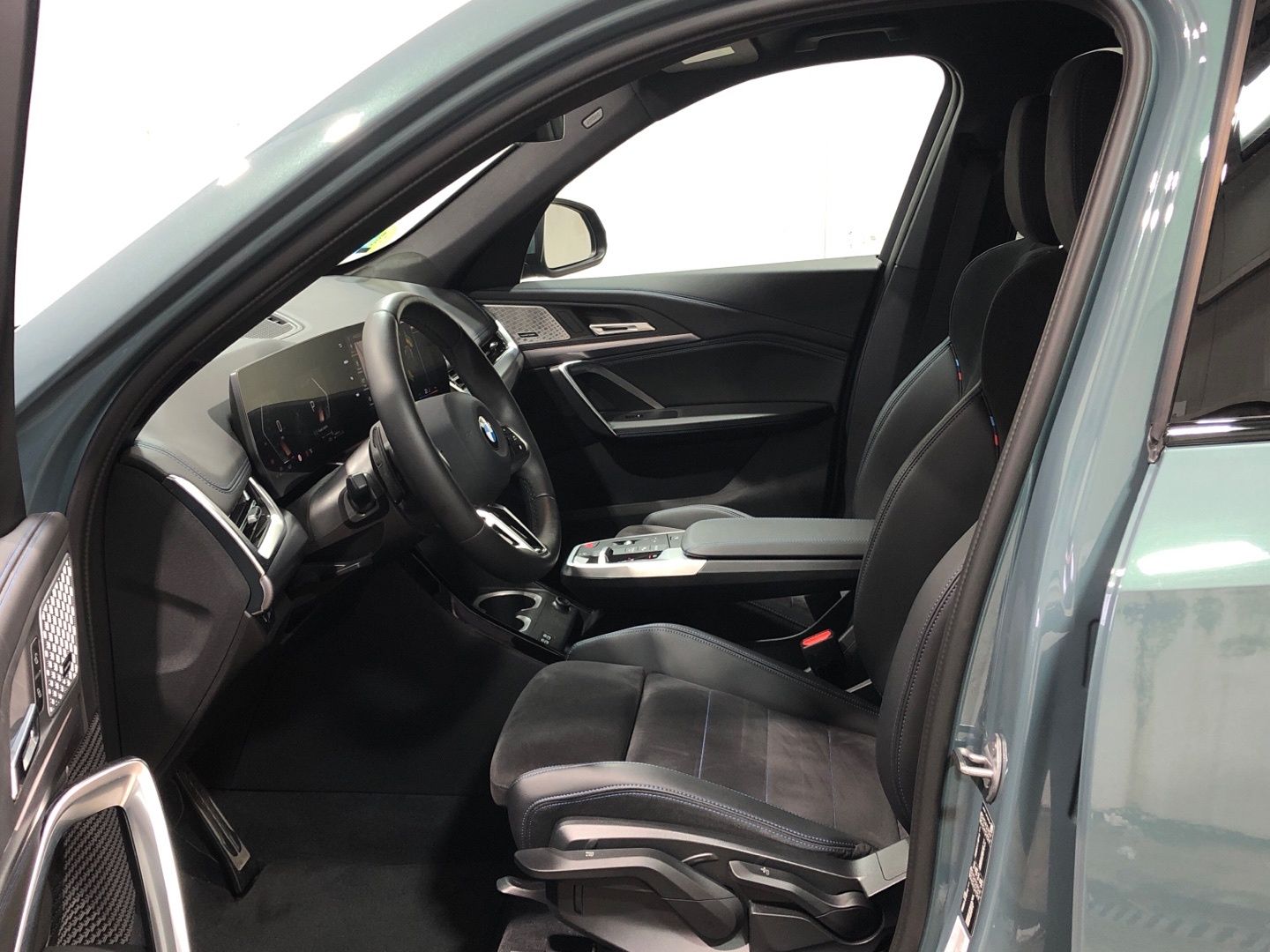 BMW X1 sDrive20d color Verde. Año 2025. 120KW(163CV). Diésel. En concesionario Movilnorte El Plantio de Madrid