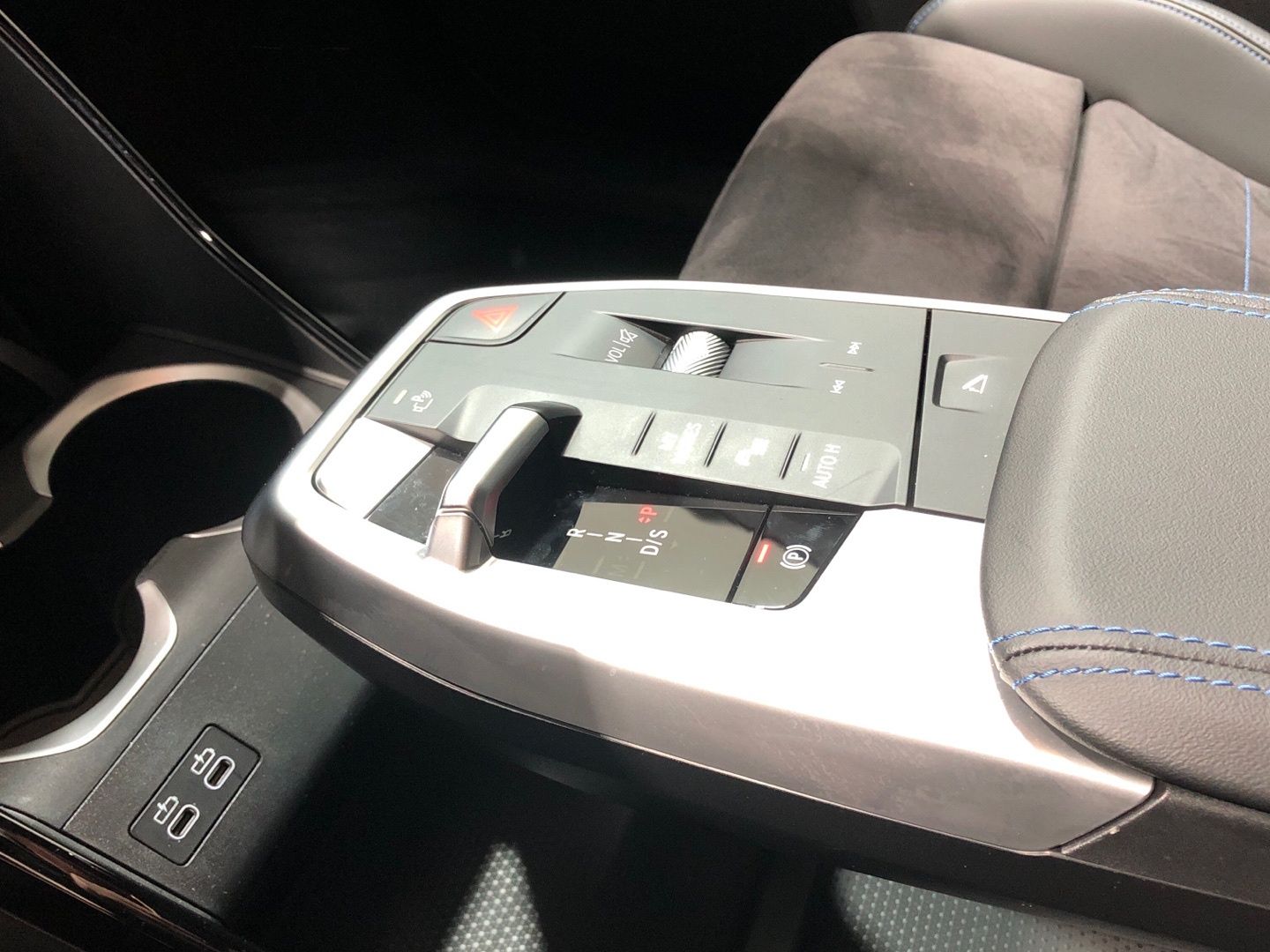 BMW X1 sDrive20d color Verde. Año 2025. 120KW(163CV). Diésel. En concesionario Movilnorte El Plantio de Madrid