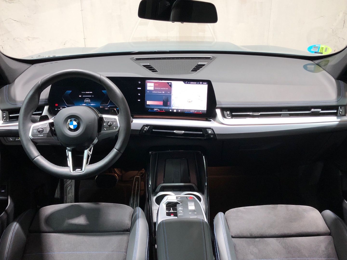 BMW X1 sDrive20d color Verde. Año 2025. 120KW(163CV). Diésel. En concesionario Movilnorte El Plantio de Madrid