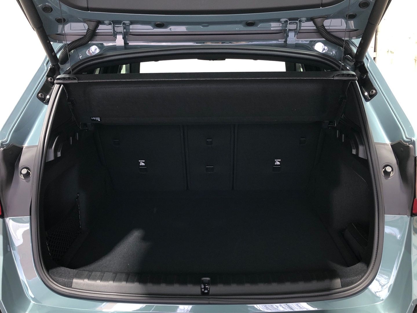 BMW X1 sDrive20d color Verde. Año 2025. 120KW(163CV). Diésel. En concesionario Movilnorte El Plantio de Madrid