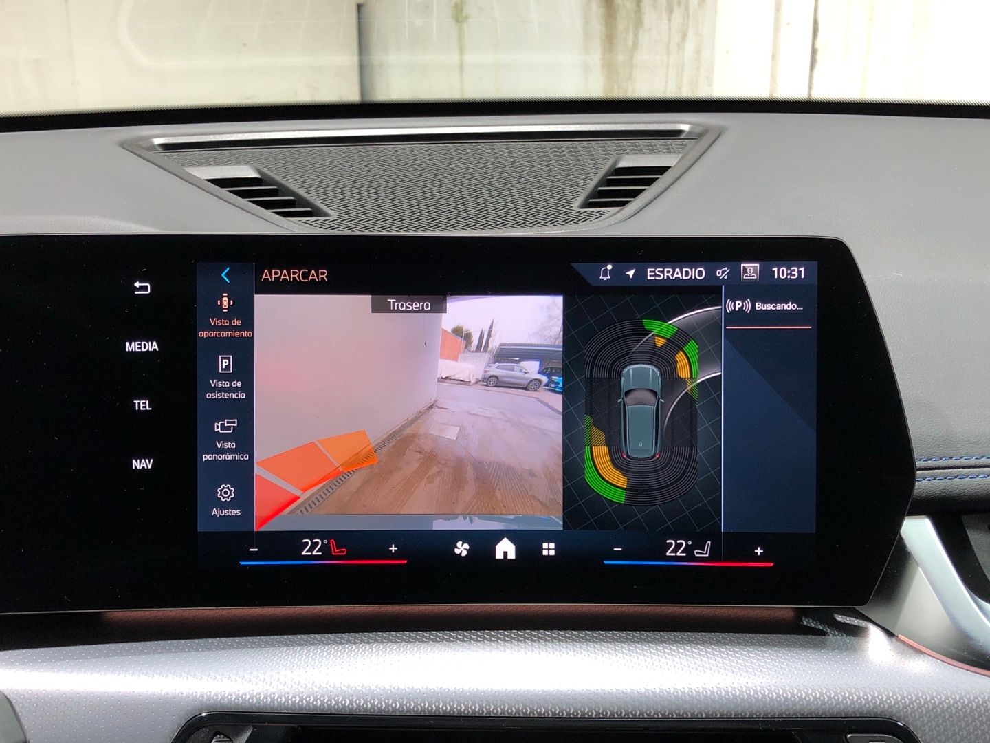 BMW X1 sDrive20d color Verde. Año 2025. 120KW(163CV). Diésel. En concesionario Movilnorte El Plantio de Madrid