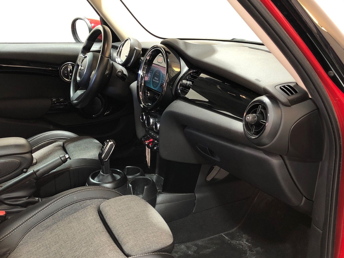 fotoG 7 del MINI MINI Cooper 5 Puertas One 75 kW (102 CV) 102cv Gasolina del 2021 en Madrid