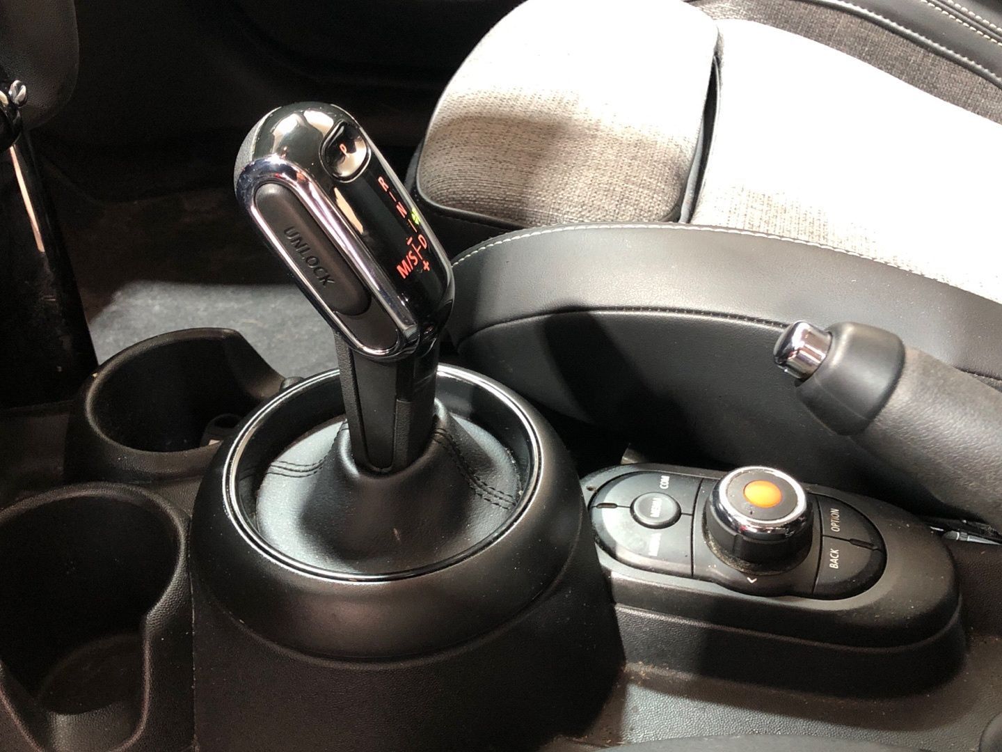 fotoG 16 del MINI MINI Cooper 5 Puertas One 75 kW (102 CV) 102cv Gasolina del 2021 en Madrid