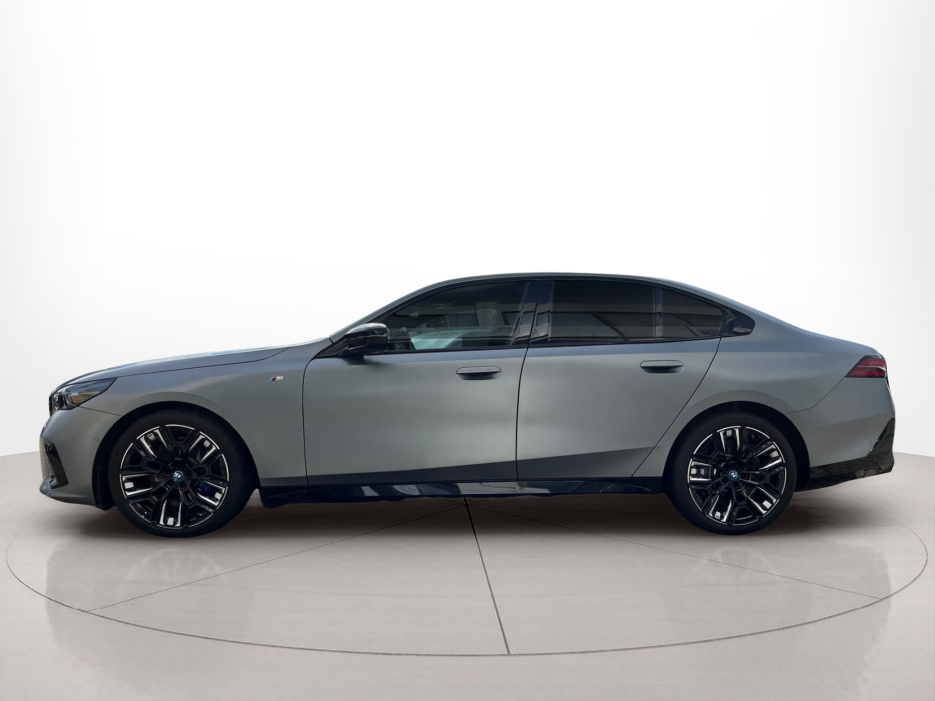 Fotos de BMW i5 M60 color Gris. Año 2025. 442KW(601CV). Elétrico. En concesionario A MatosCar Guarda - Comércio Automóvel, S.A. de Guarda
