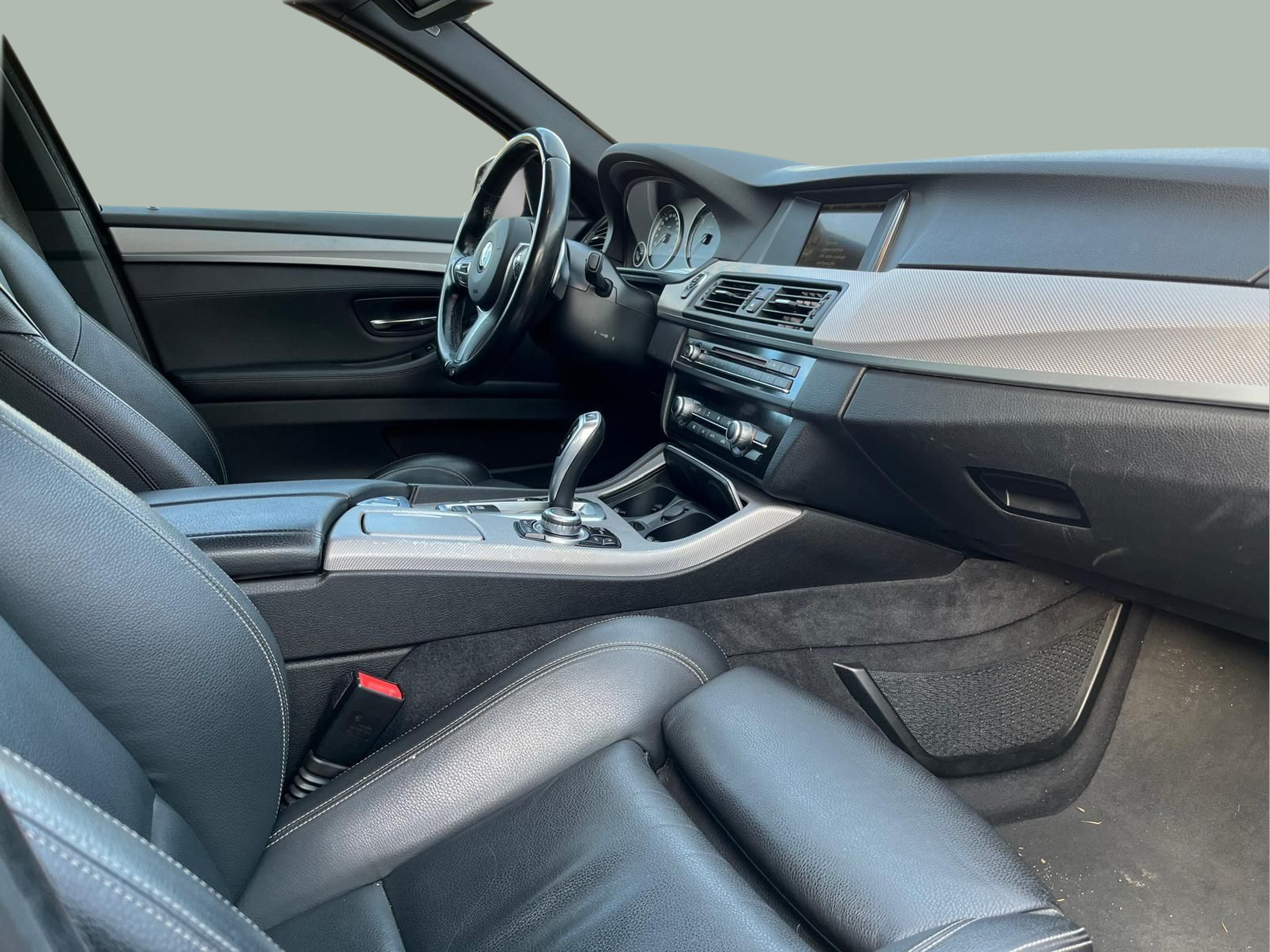 BMW Série 5 520d Touring color Negro. Año 2016. 140KW(190CV). Diesel. En concesionario A MatosCar Guarda - Comércio Automóvel, S.A. de Guarda