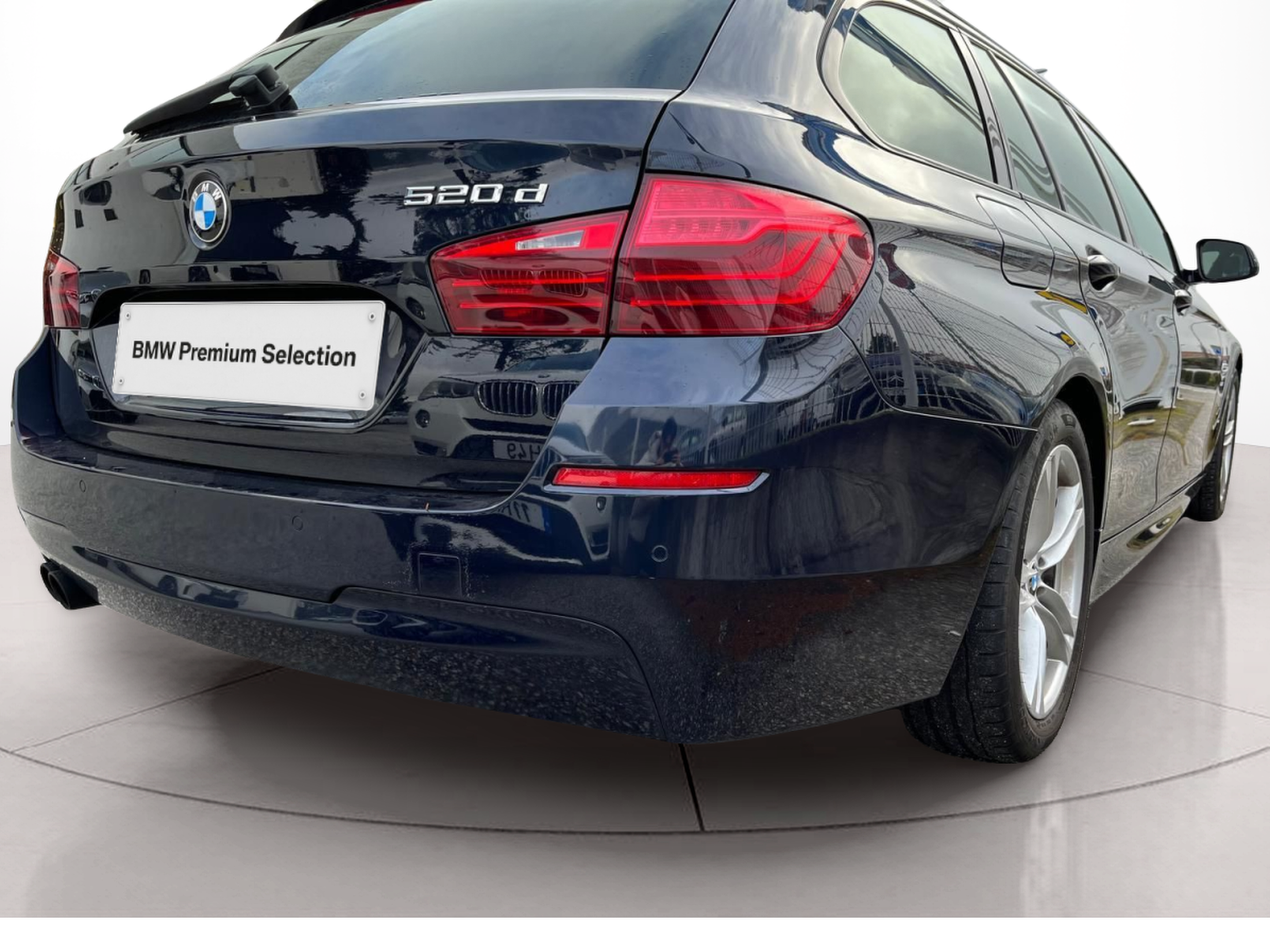 BMW Série 5 520d Touring color Negro. Año 2016. 140KW(190CV). Diesel. En concesionario A MatosCar Guarda - Comércio Automóvel, S.A. de Guarda