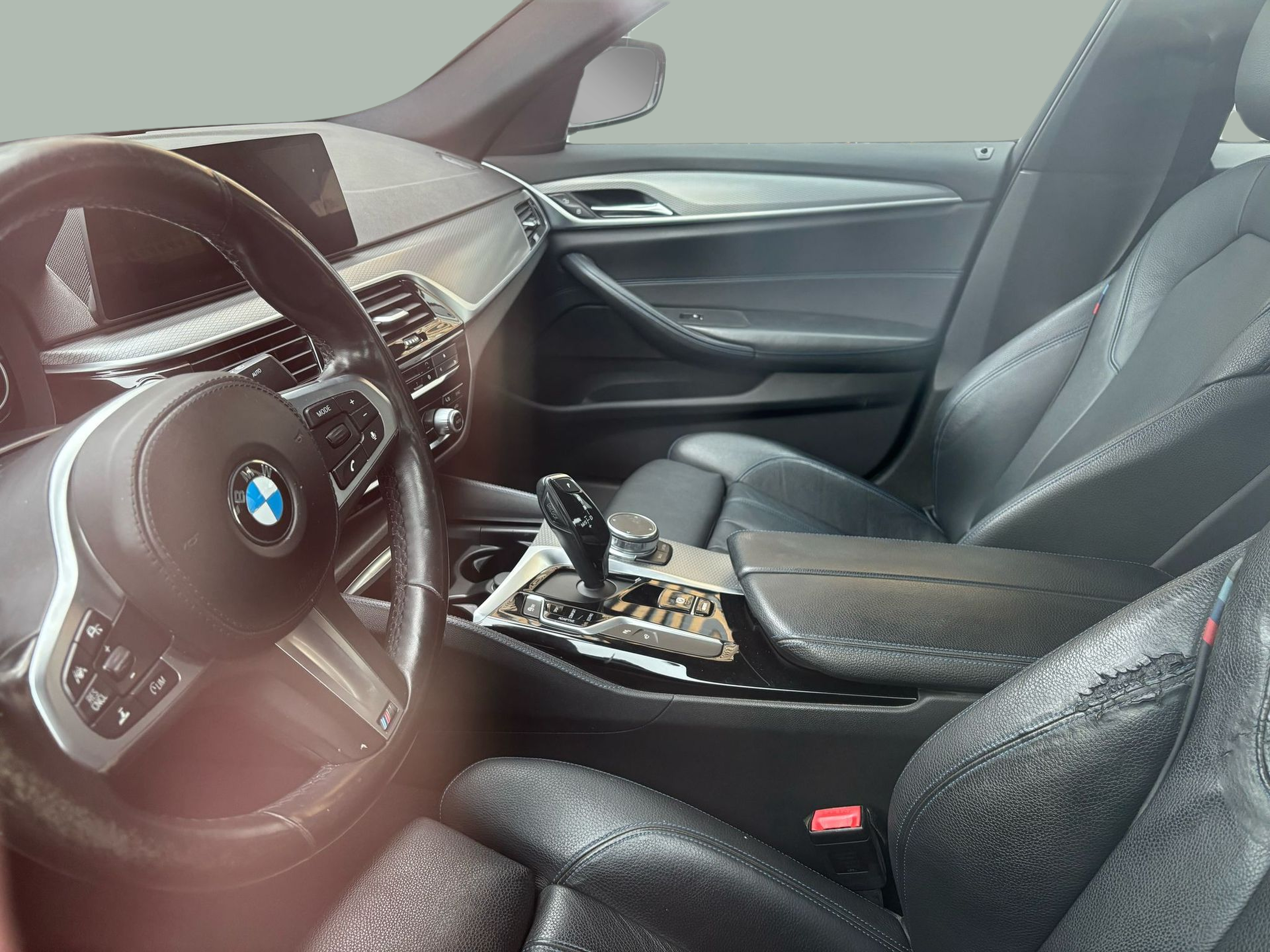 Fotos de BMW Série 5 520d Berlina color Negro. Año 2017. 140KW(190CV). Diesel. En concesionario A MatosCar Guarda - Comércio Automóvel, S.A. de Guarda