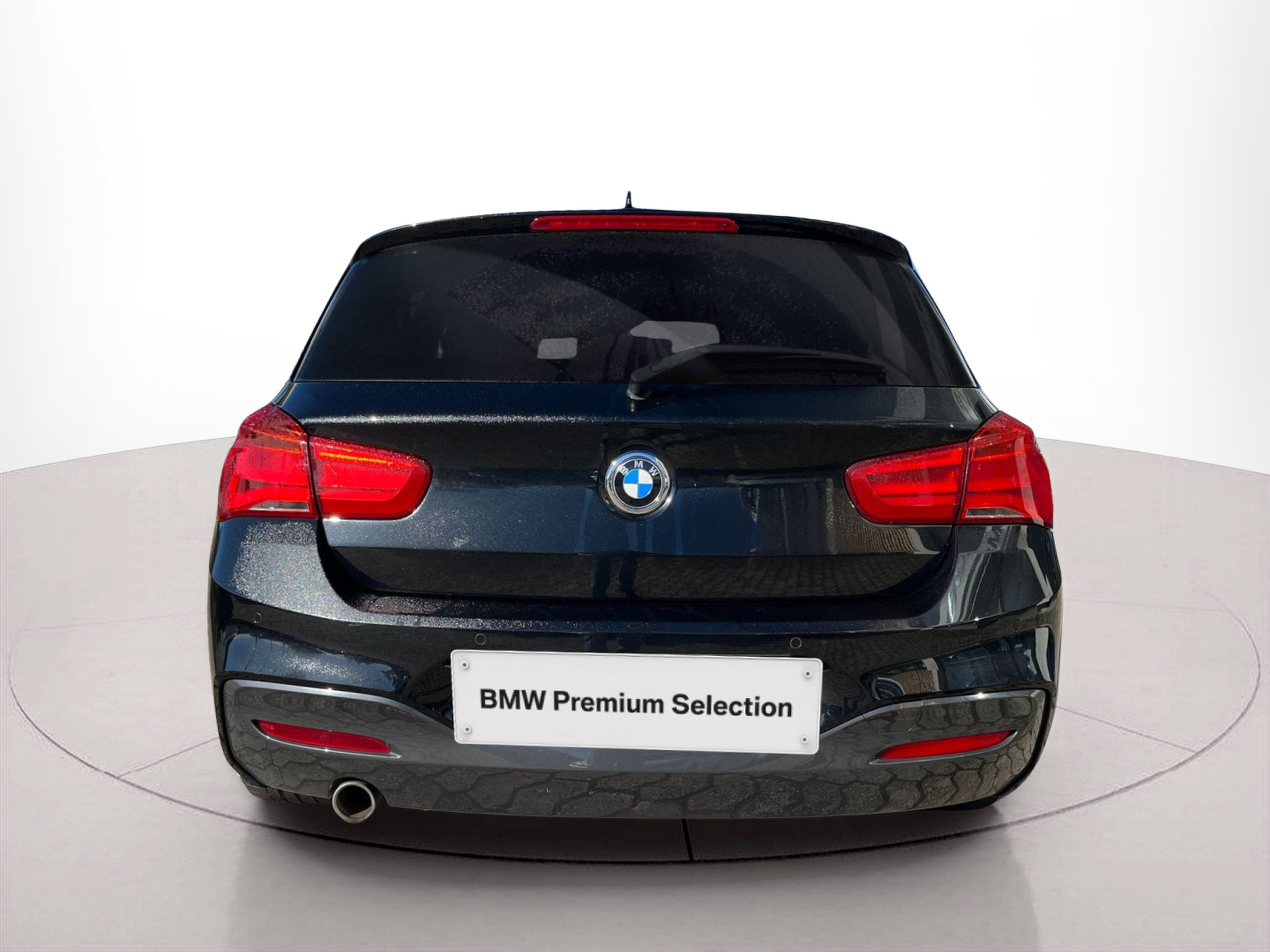 BMW Série 1 116d color Negro. Año 2018. 85KW(116CV). Diesel. En concesionario A MatosCar Guarda - Comércio Automóvel, S.A. de Guarda