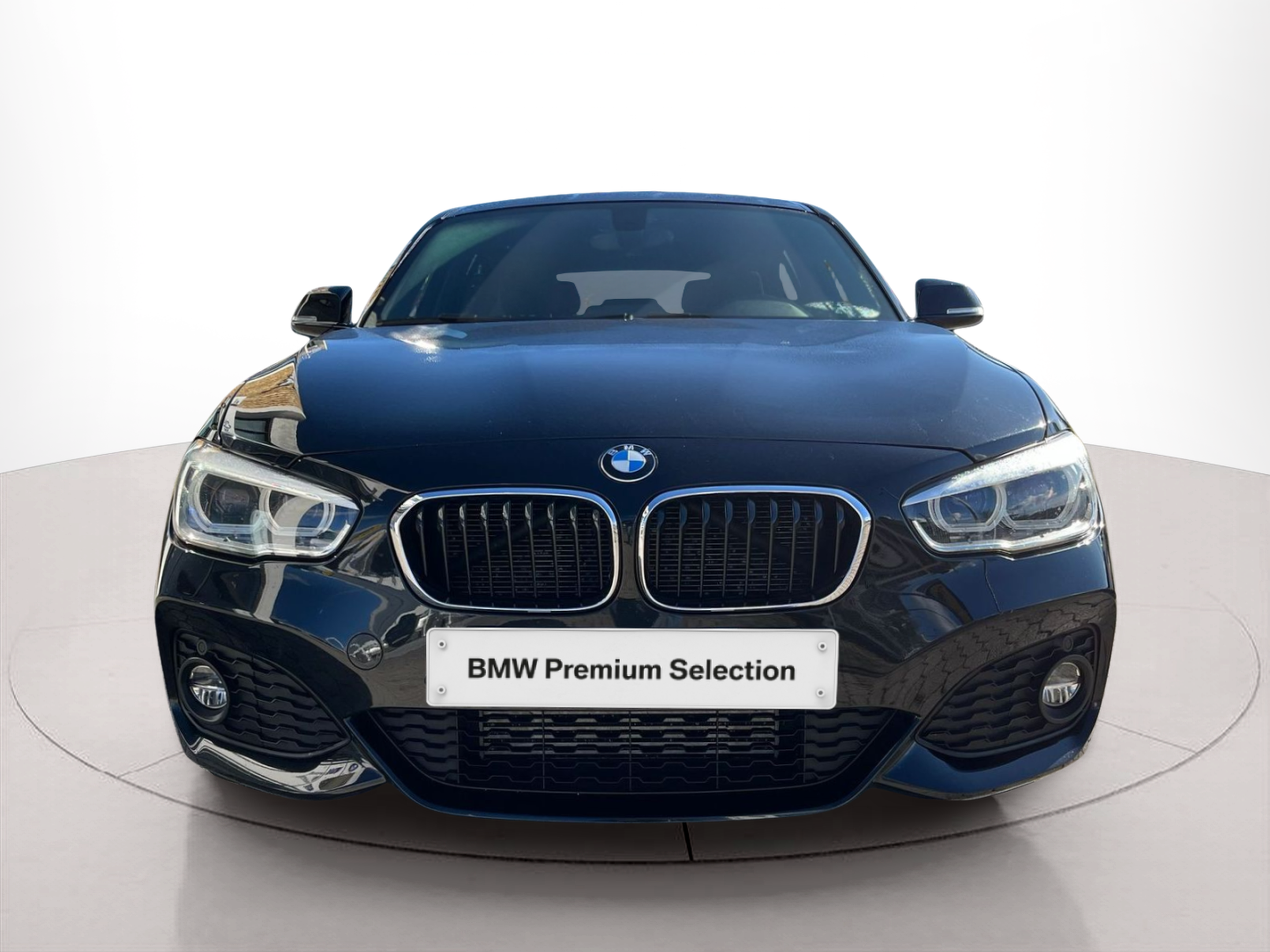 Fotos de BMW Série 1 116d color Negro. Año 2018. 85KW(116CV). Diesel. En concesionario A MatosCar Guarda - Comércio Automóvel, S.A. de Guarda