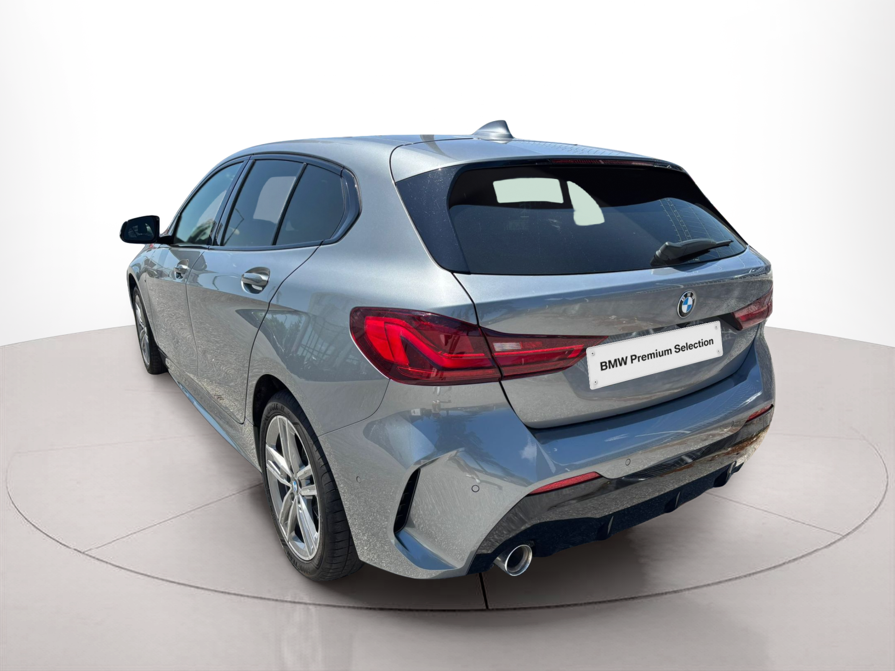 Fotos de BMW Série 1 116d color Gris. Año 2024. 85KW(116CV). Diesel. En concesionario A MatosCar - MOTORRAD - Comércio Automóvel, S.A.Guard de 