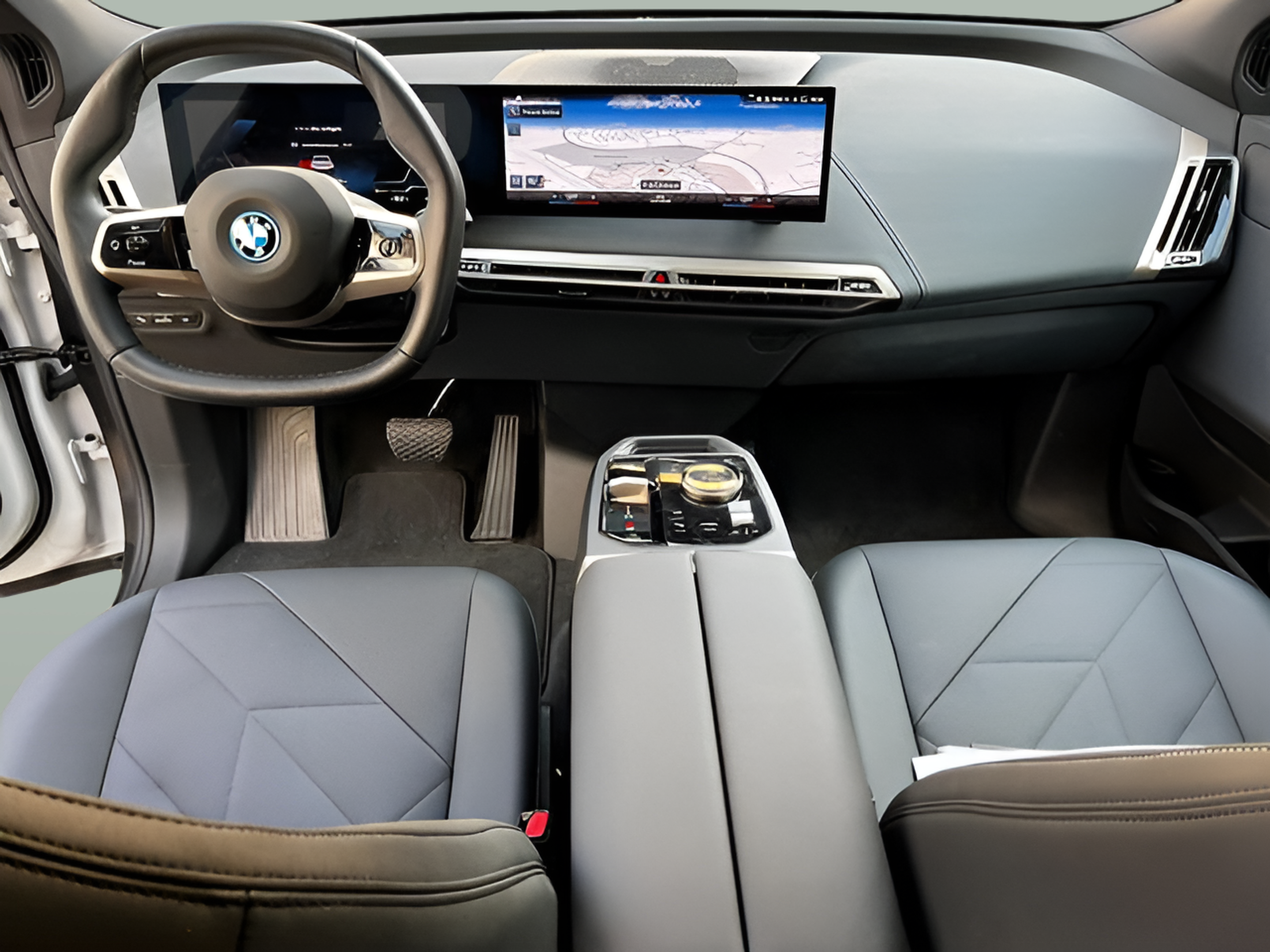 BMW iX xDrive40 color Blanco. Año 2023. 240KW(326CV). Elétrico. En concesionario A MatosCar Guarda - Comércio Automóvel, S.A. de Guarda