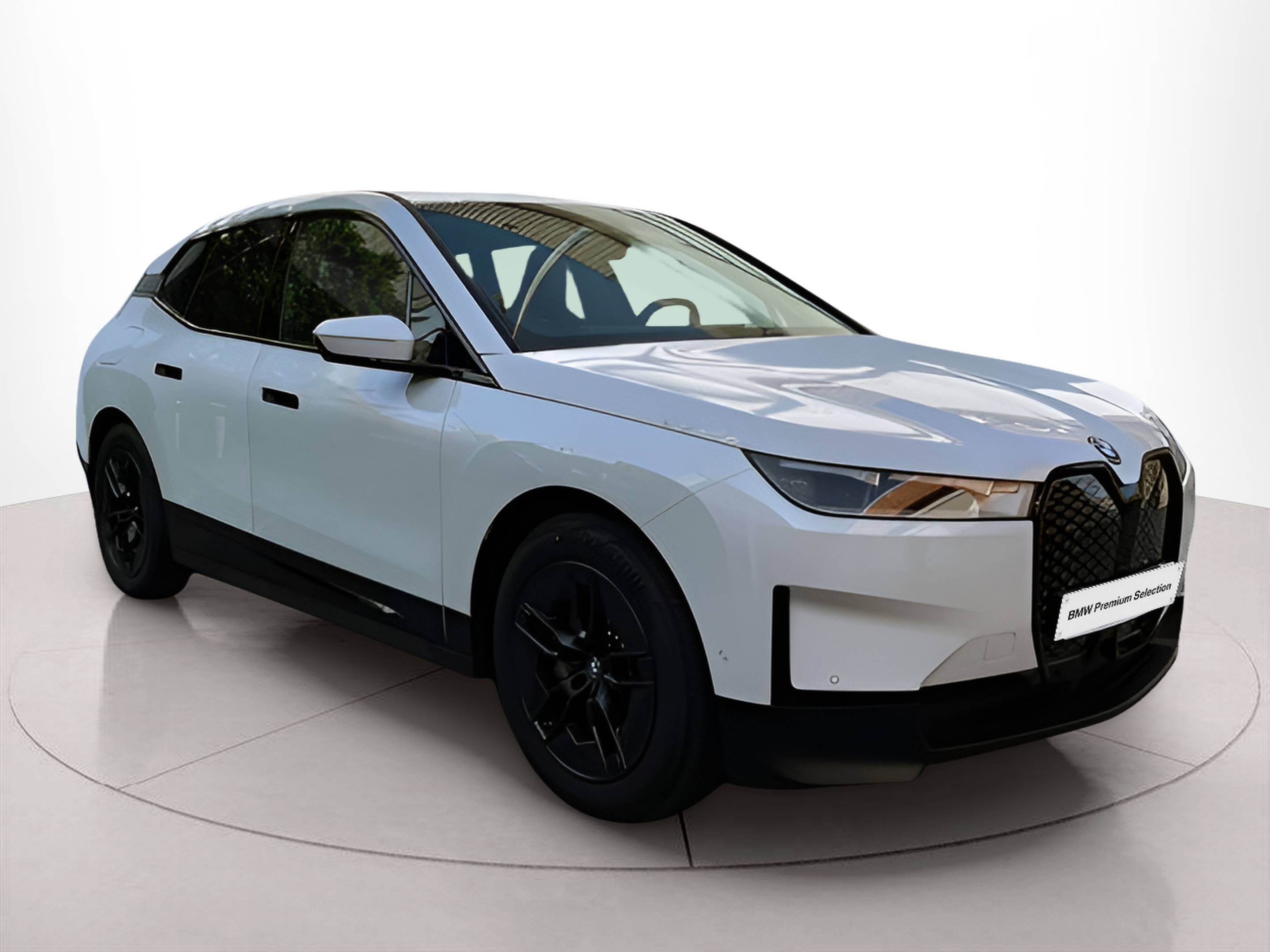 BMW iX xDrive40 color Blanco. Año 2023. 240KW(326CV). Elétrico. En concesionario A MatosCar Guarda - Comércio Automóvel, S.A. de Guarda