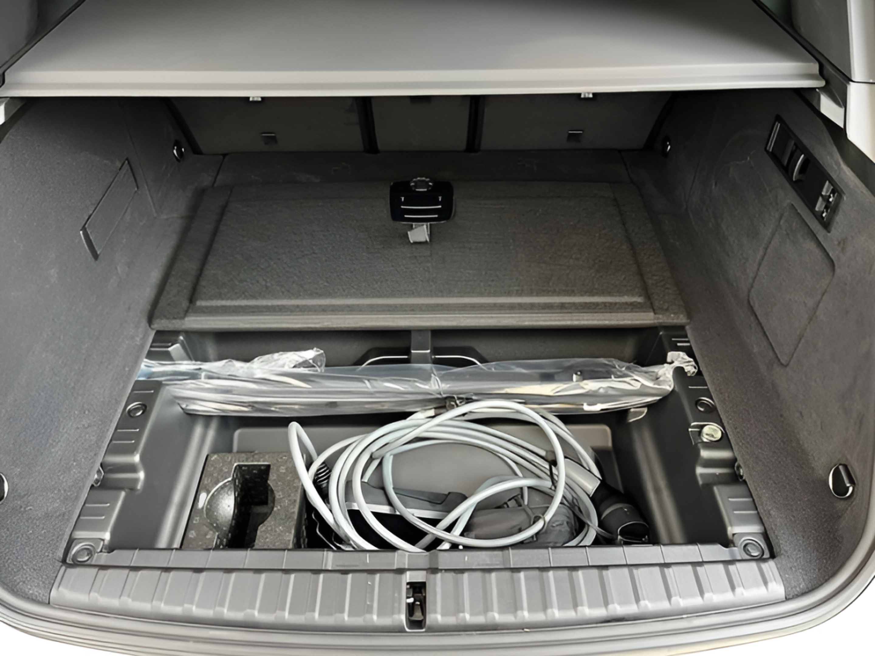 BMW iX xDrive40 color Blanco. Año 2023. 240KW(326CV). Elétrico. En concesionario A MatosCar Guarda - Comércio Automóvel, S.A. de Guarda