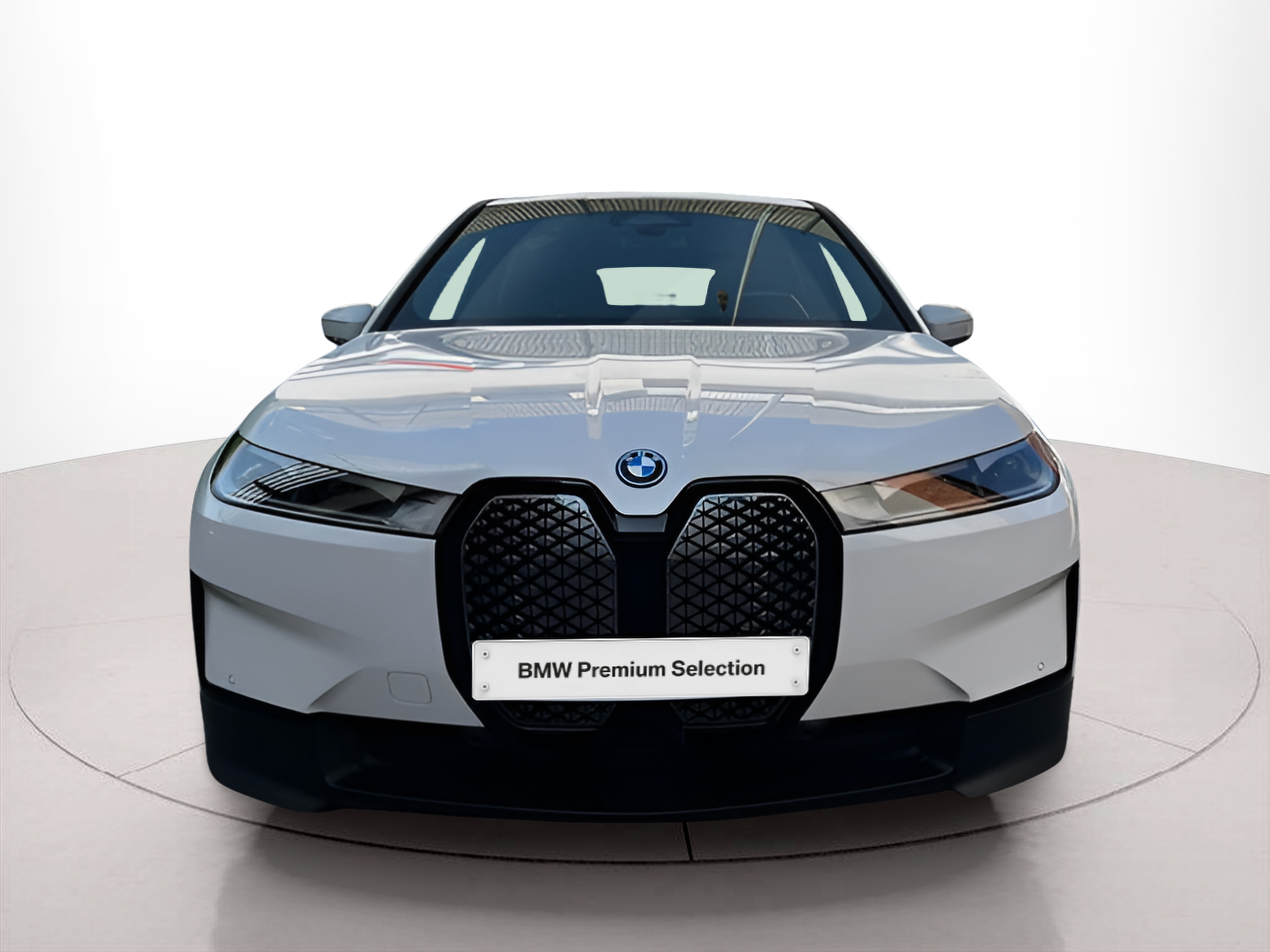 Fotos de BMW iX xDrive40 color Blanco. Año 2023. 240KW(326CV). Elétrico. En concesionario A MatosCar Guarda - Comércio Automóvel, S.A. de Guarda