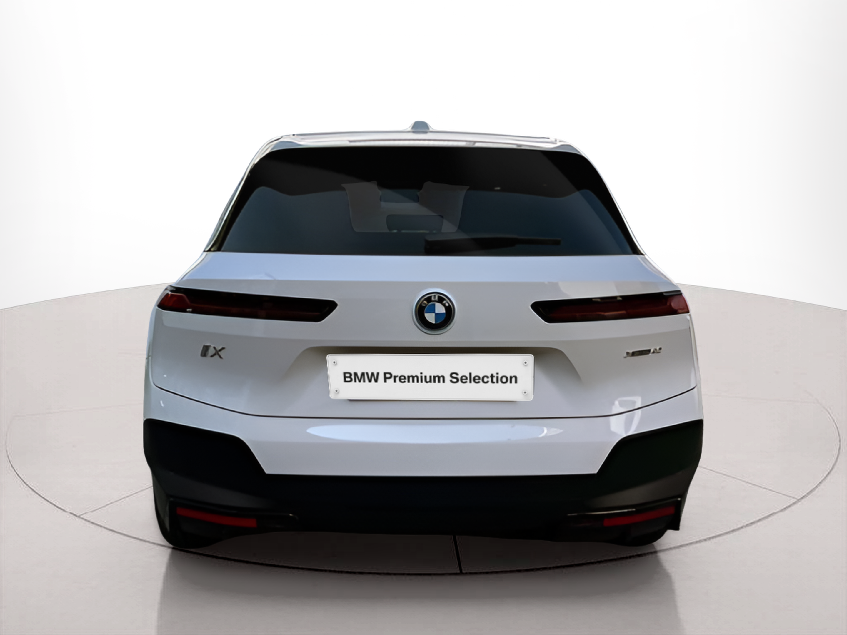 BMW iX xDrive40 color Blanco. Año 2023. 240KW(326CV). Elétrico. En concesionario A MatosCar Guarda - Comércio Automóvel, S.A. de Guarda