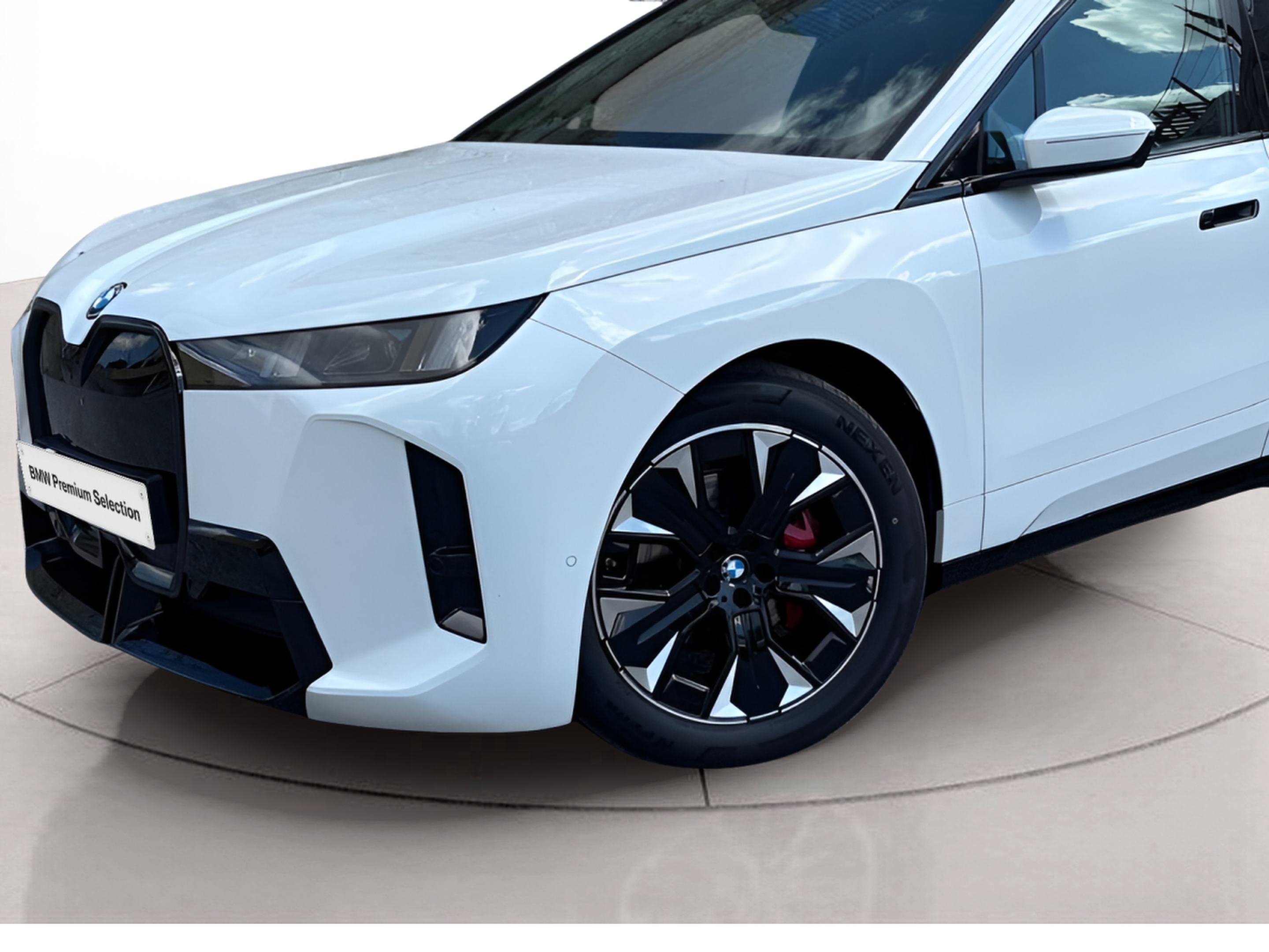 BMW iX xDrive40 color Blanco. Año 2023. 240KW(326CV). Elétrico. En concesionario A MatosCar Guarda - Comércio Automóvel, S.A. de Guarda