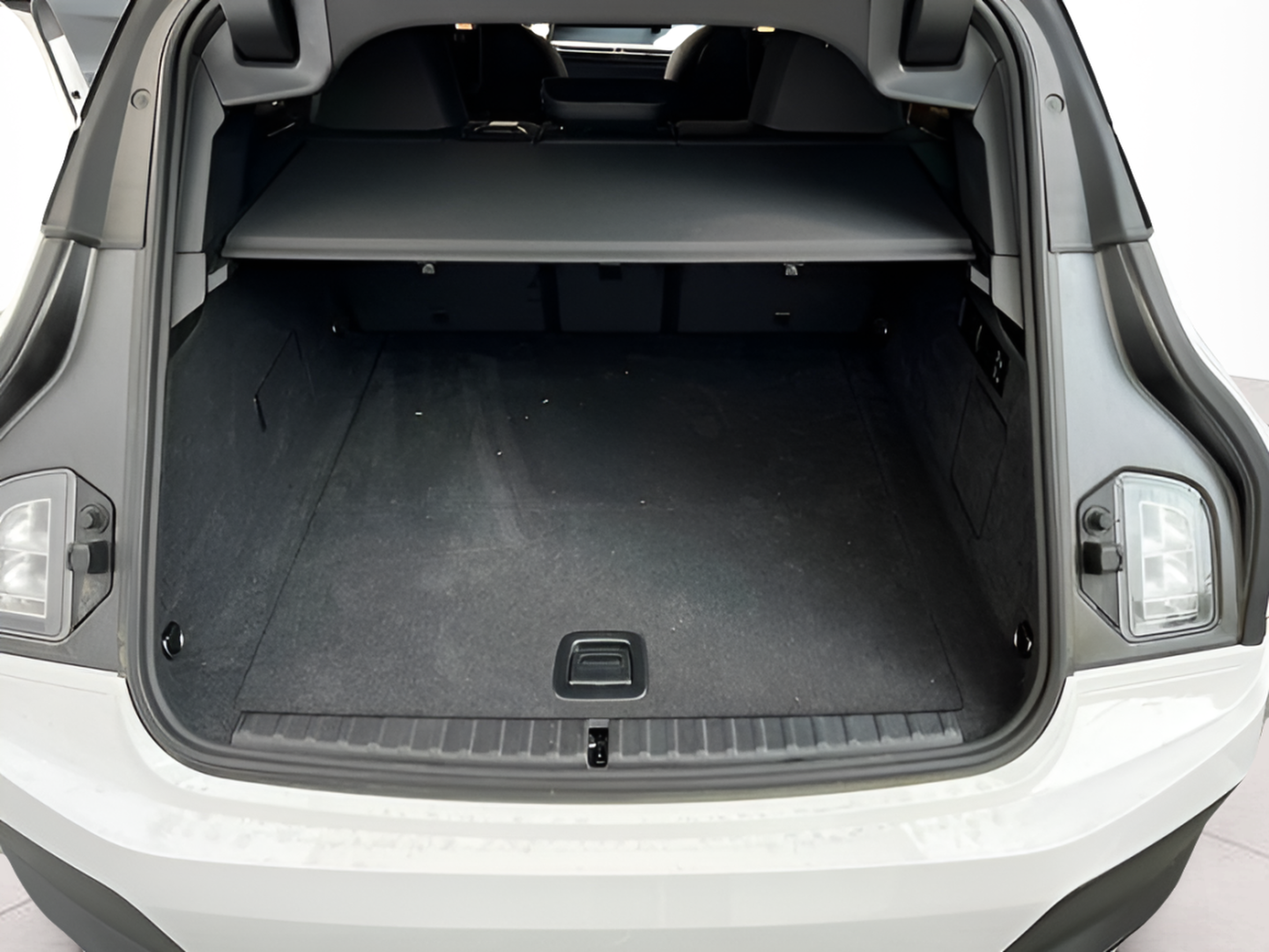 BMW iX xDrive40 color Blanco. Año 2023. 240KW(326CV). Elétrico. En concesionario A MatosCar Guarda - Comércio Automóvel, S.A. de Guarda