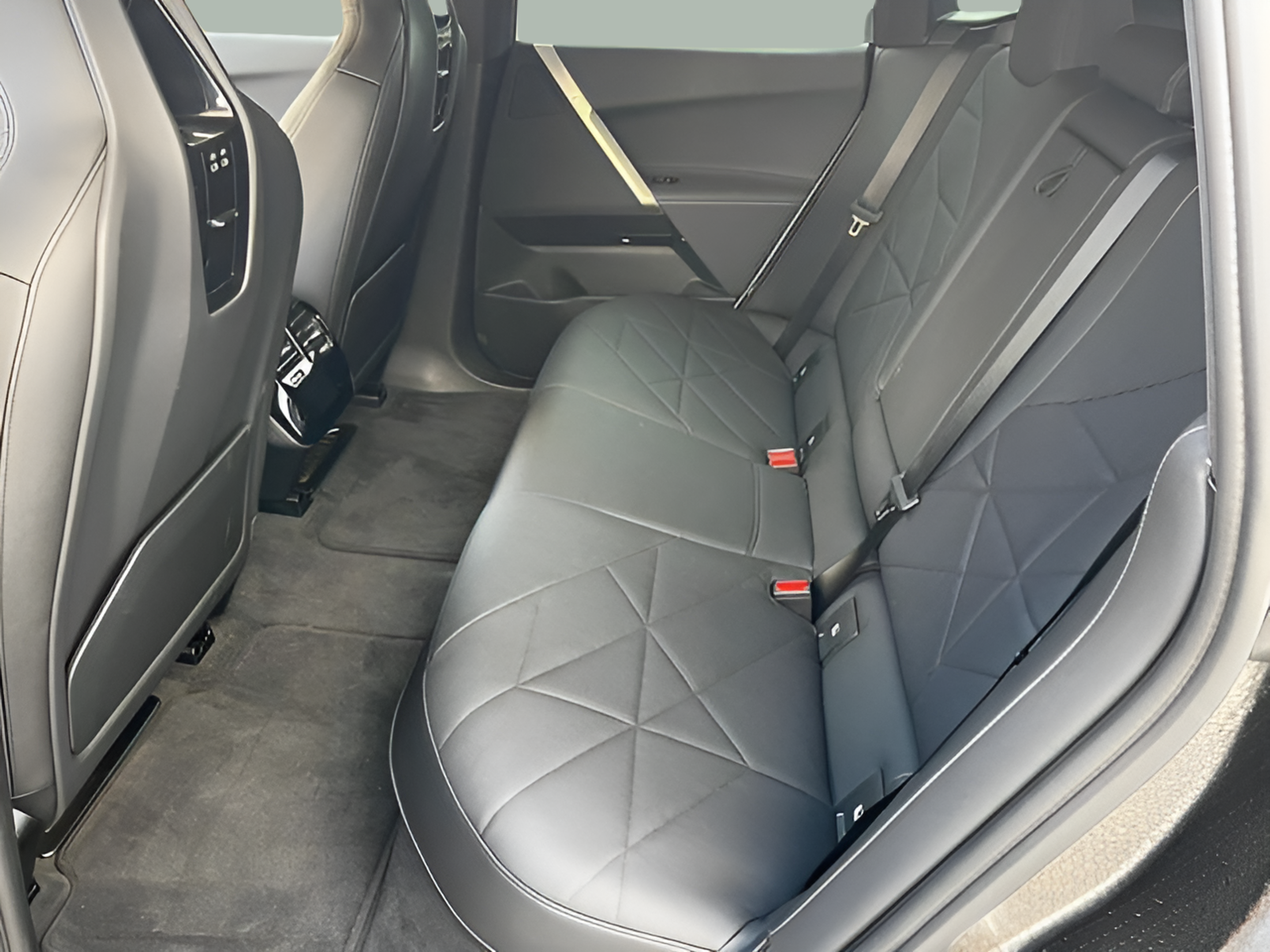 BMW iX xDrive40 color Blanco. Año 2023. 240KW(326CV). Elétrico. En concesionario A MatosCar Guarda - Comércio Automóvel, S.A. de Guarda