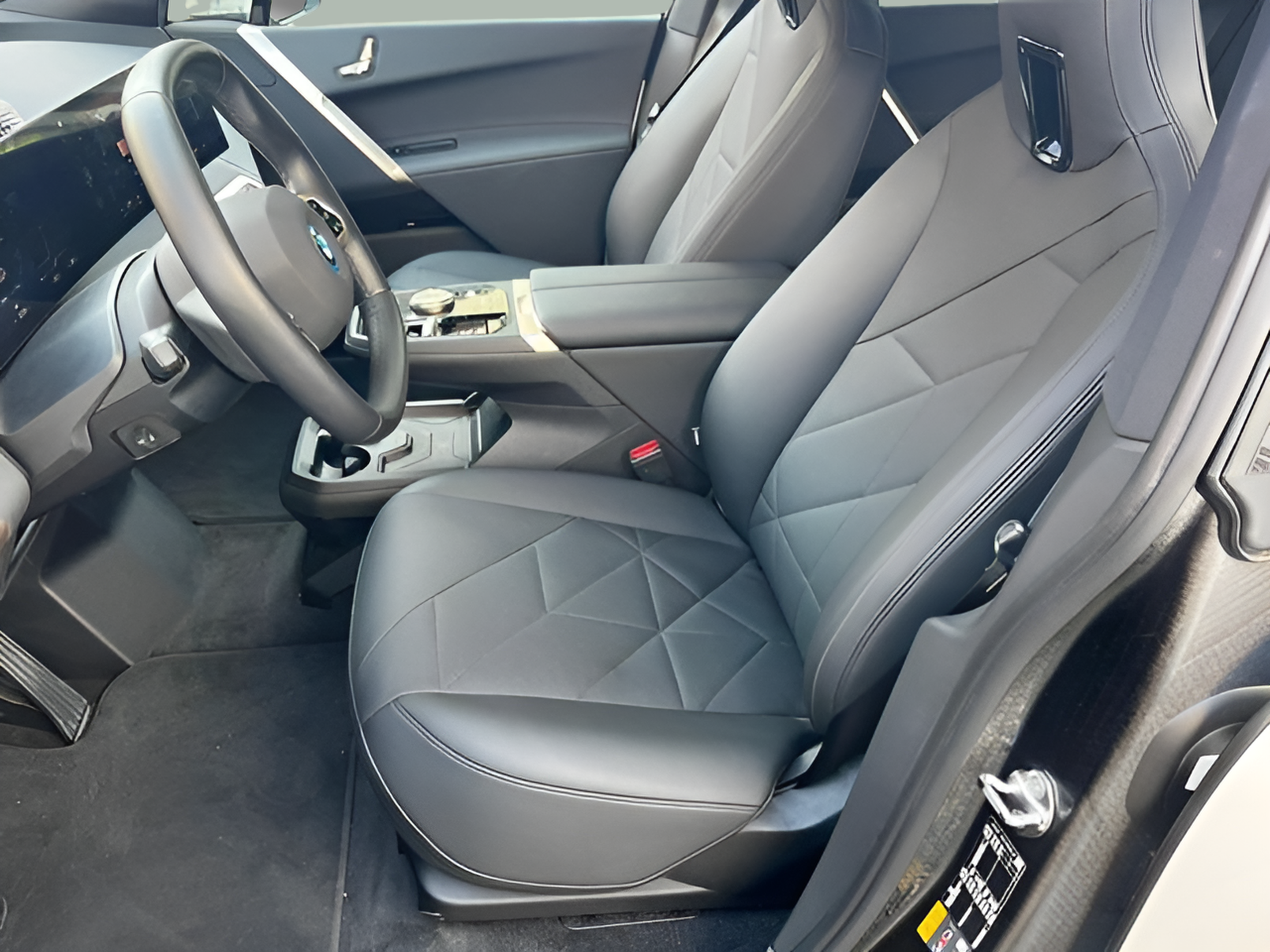 BMW iX xDrive40 color Blanco. Año 2023. 240KW(326CV). Elétrico. En concesionario A MatosCar Guarda - Comércio Automóvel, S.A. de Guarda