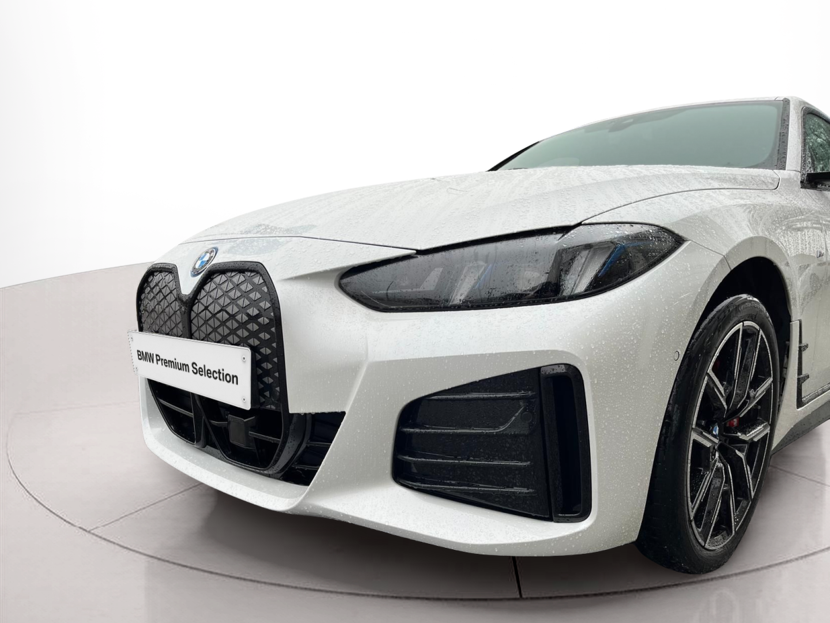 BMW i4 i4 eDrive40 color Blanco. Año 2024. 250KW(340CV). Elétrico. En concesionario A MatosCar Guarda - Comércio Automóvel, S.A. de Guarda