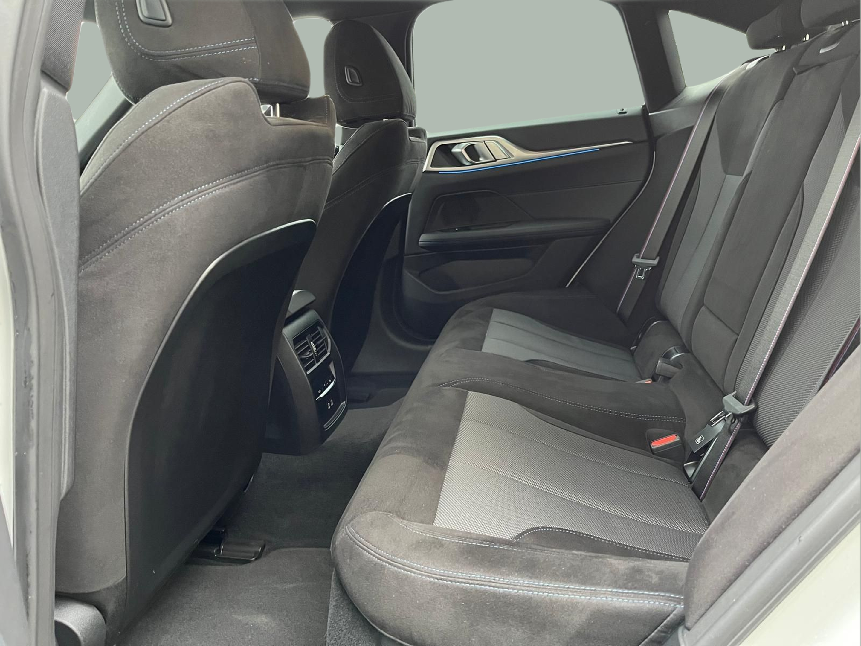 BMW i4 i4 eDrive40 color Blanco. Año 2024. 250KW(340CV). Elétrico. En concesionario A MatosCar Guarda - Comércio Automóvel, S.A. de Guarda